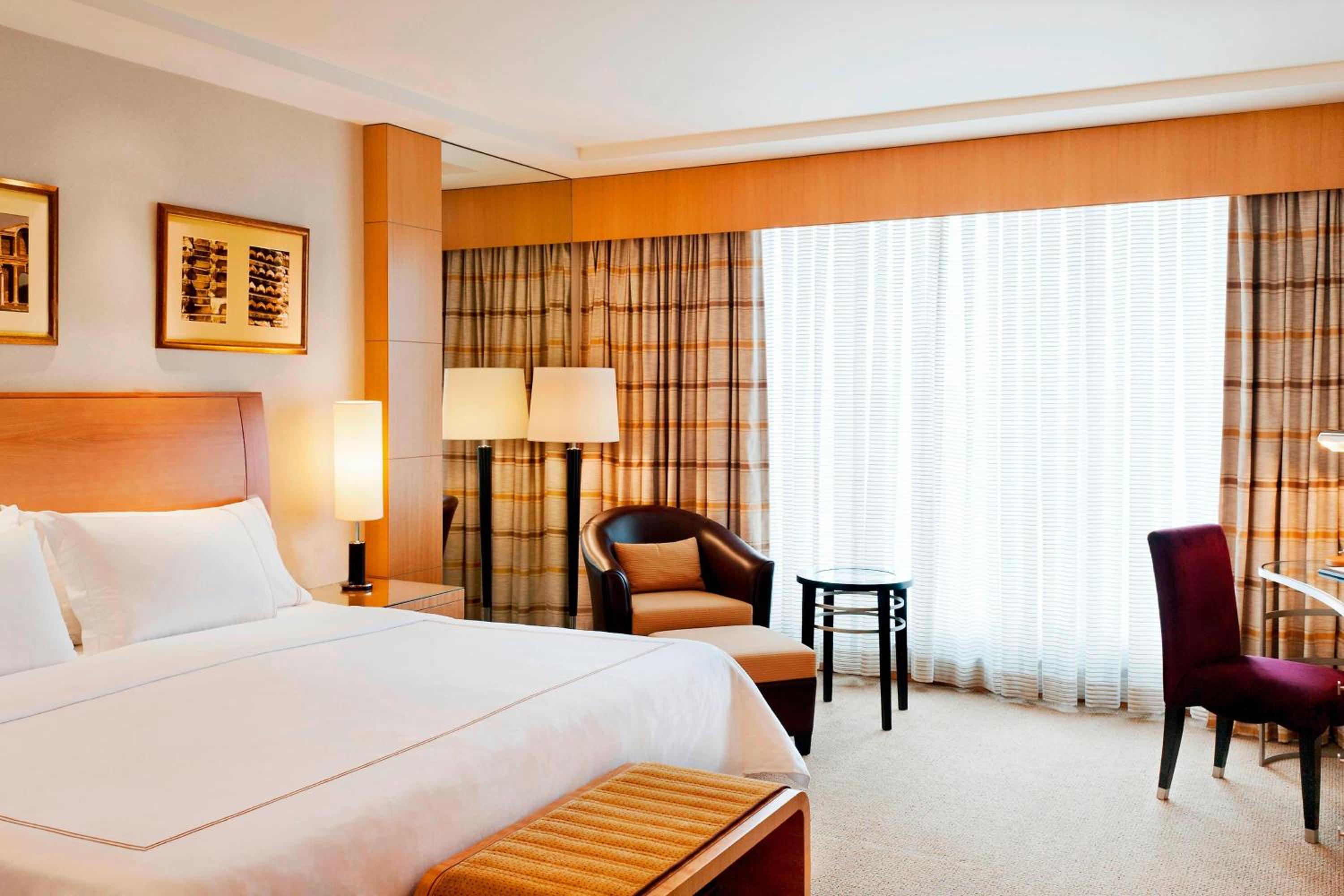Deluxe Queen Room