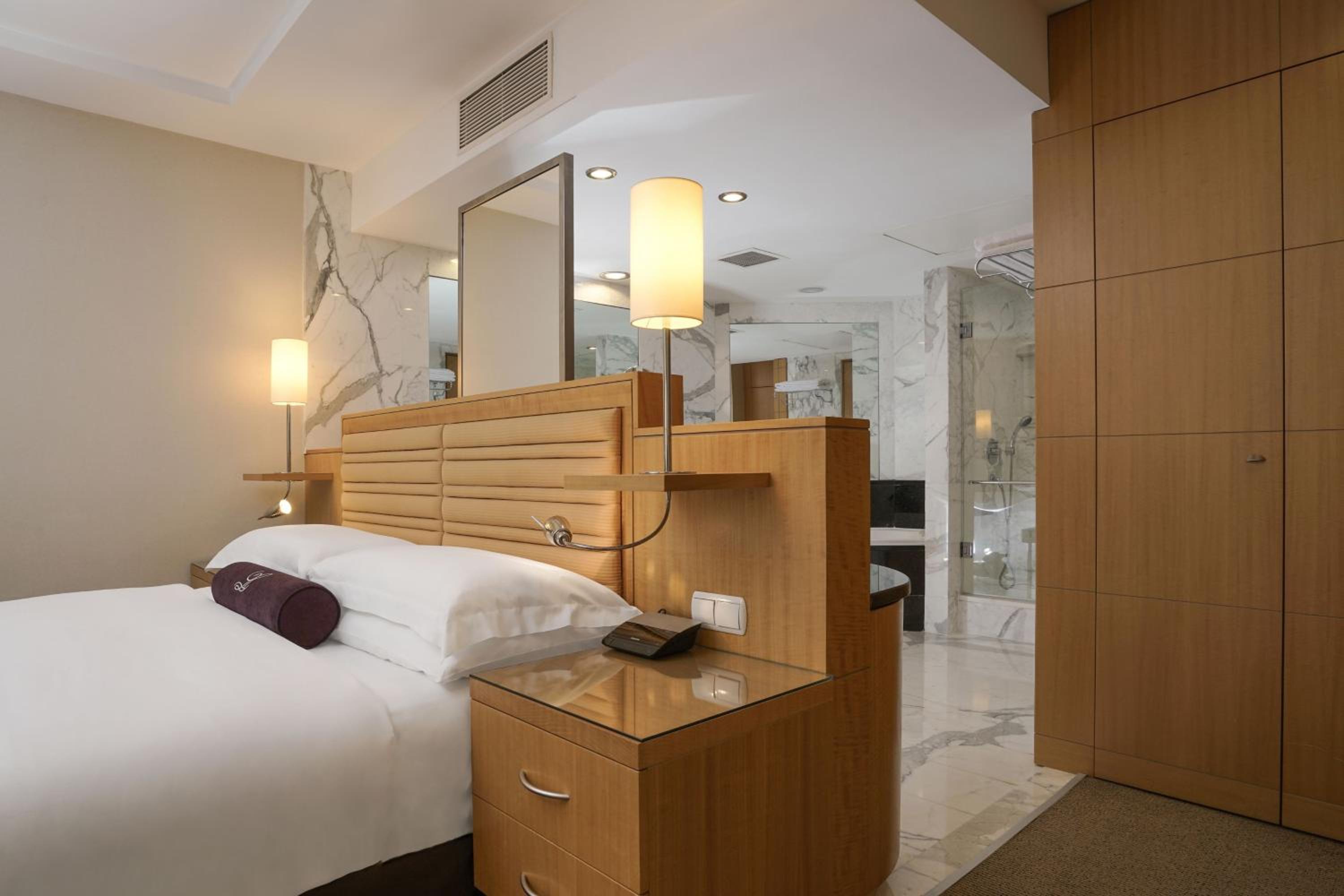 Deluxe Executive Suite