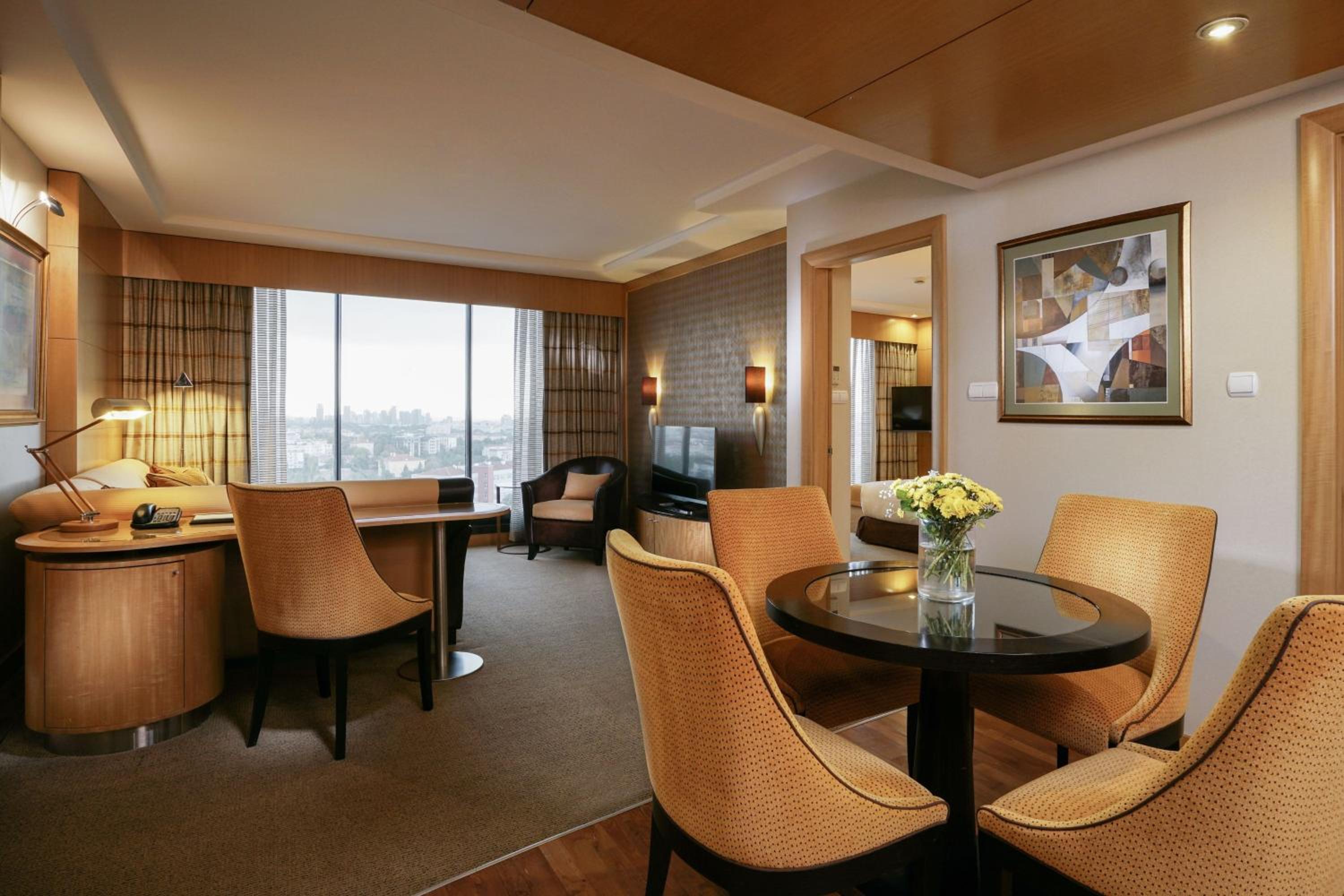 Deluxe Executive Suite