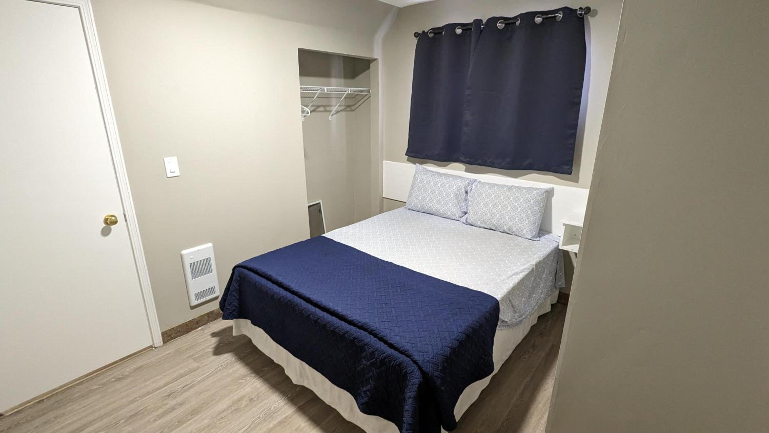 Deluxe Queen Suite - Photo 3