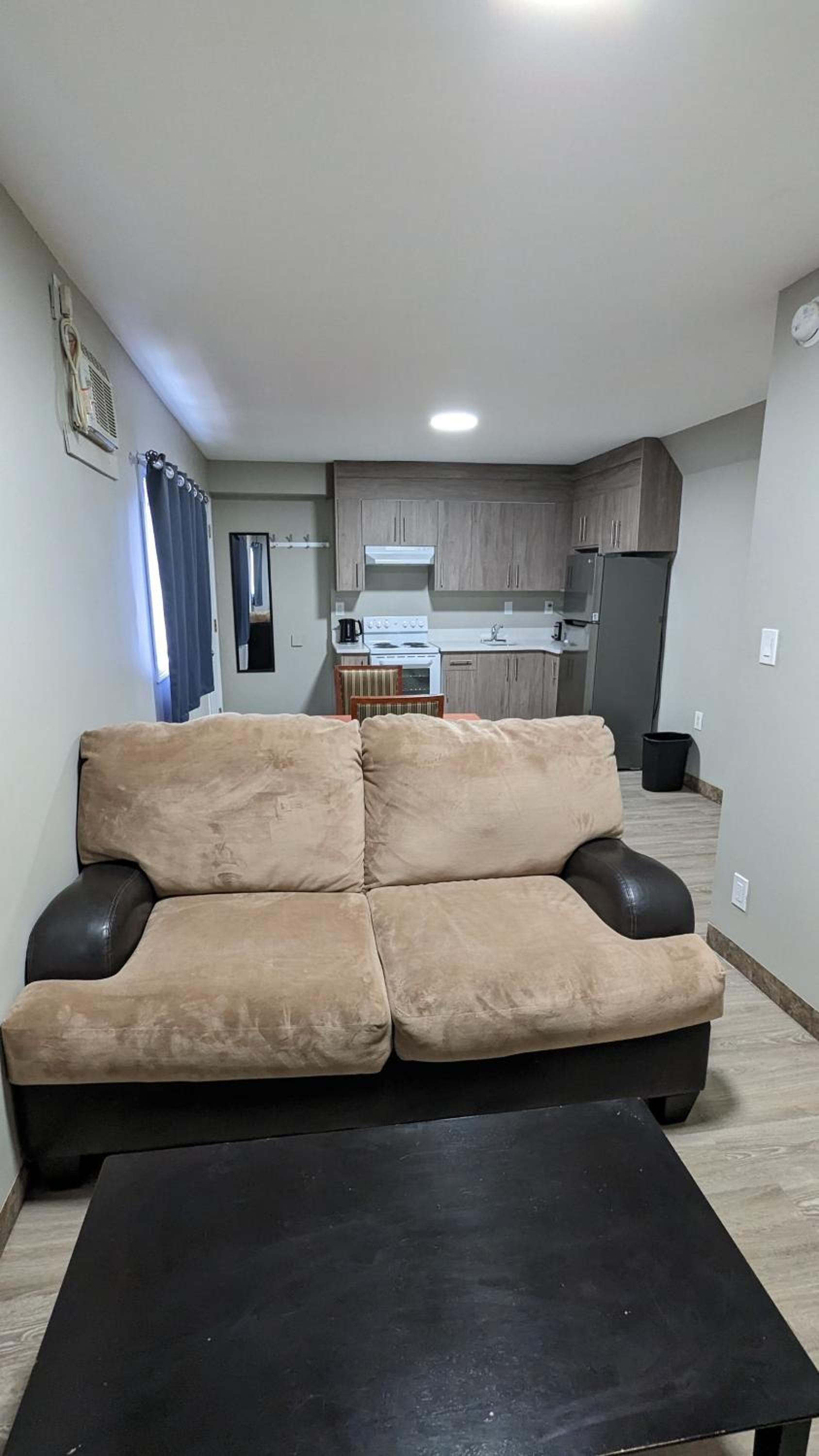 Deluxe Queen Suite - Photo 4