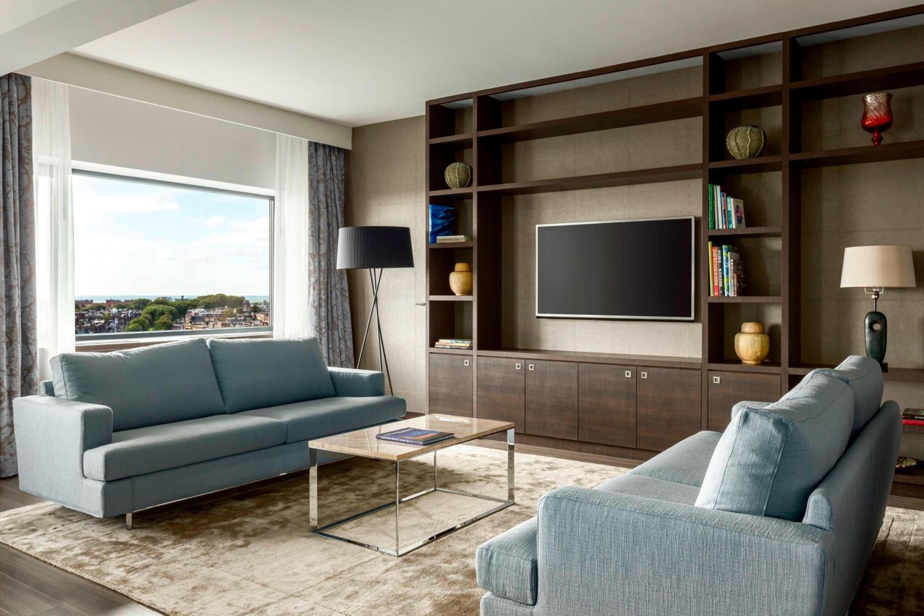 Executive Presidential Suite with Lounge Access photo 3