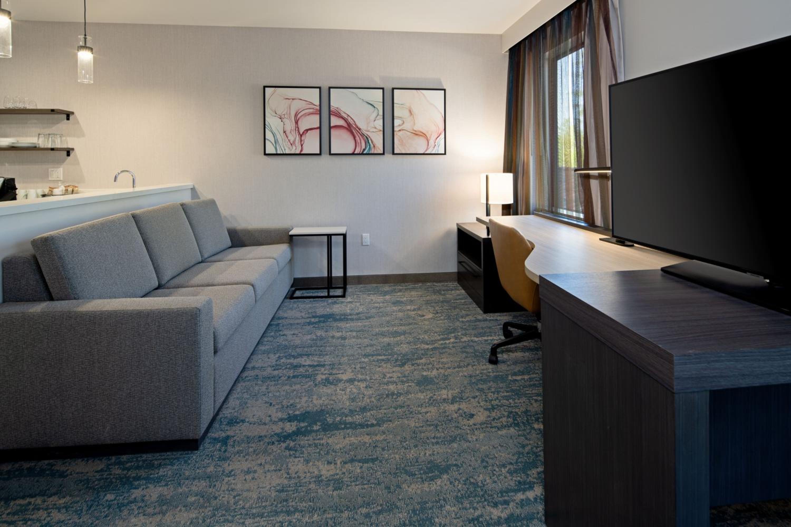 King Studio with Sofa Bed - Photo 4