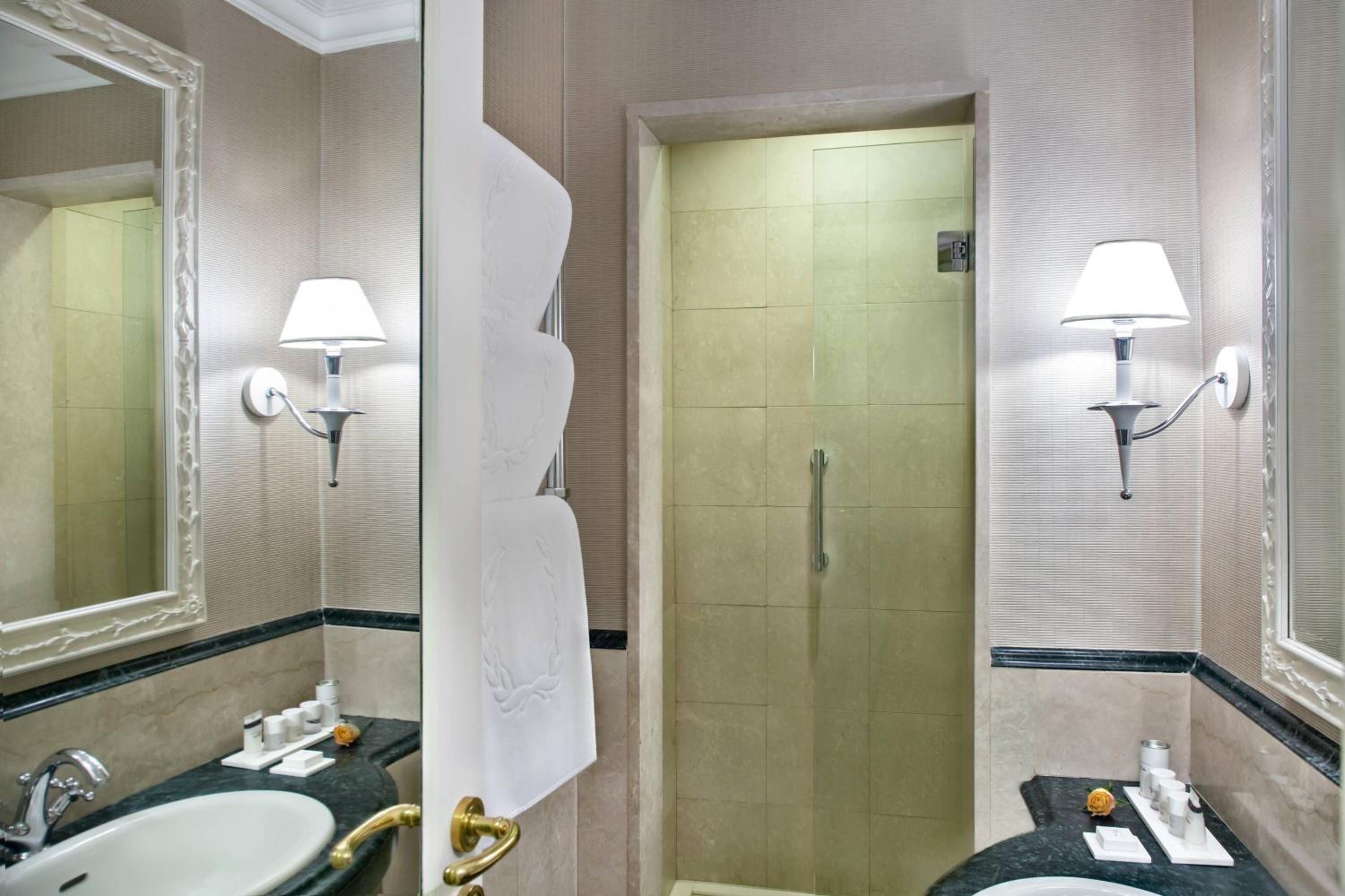 Deluxe Queen, Guest room, 1 Queen
