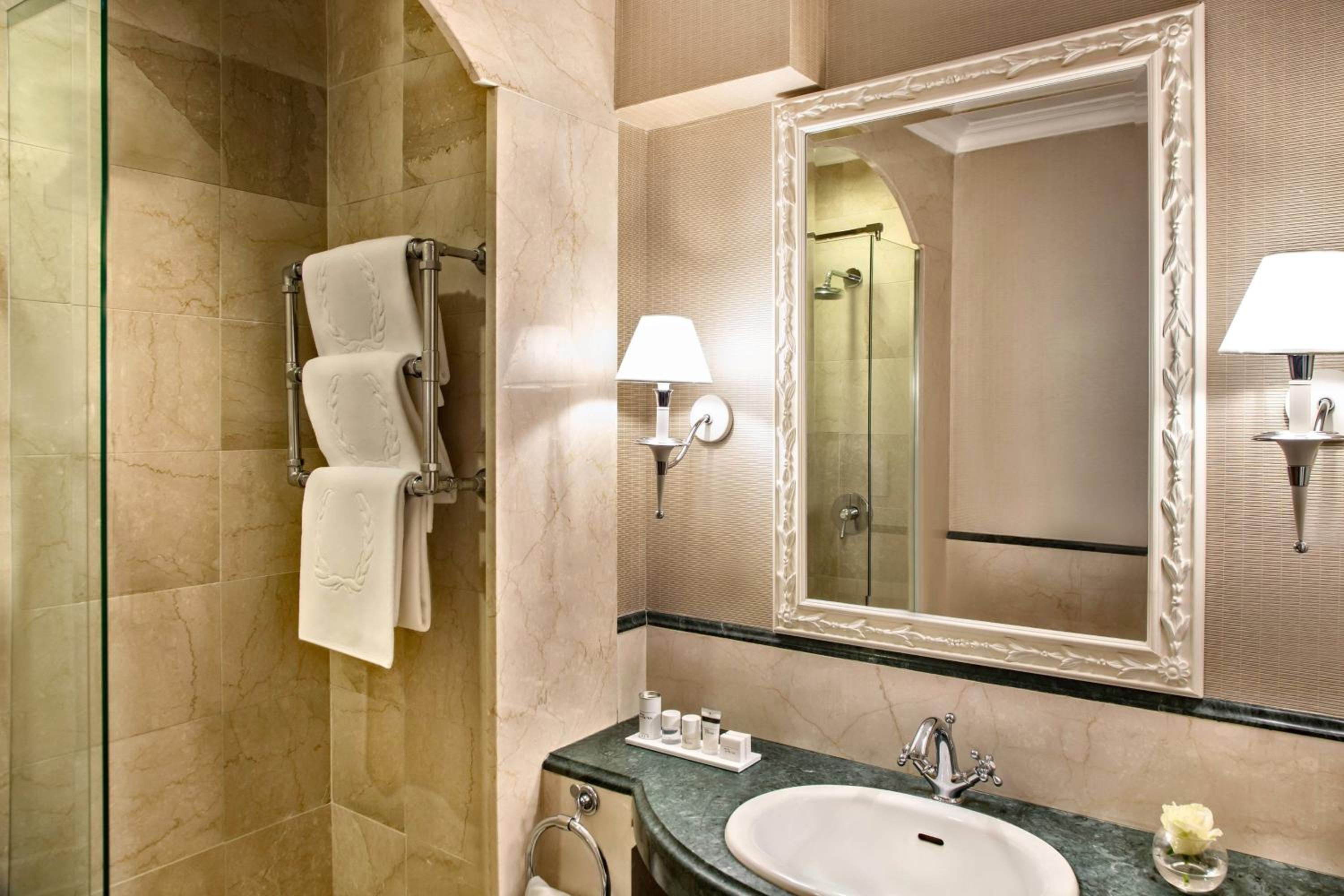 Family Deluxe, Guest room