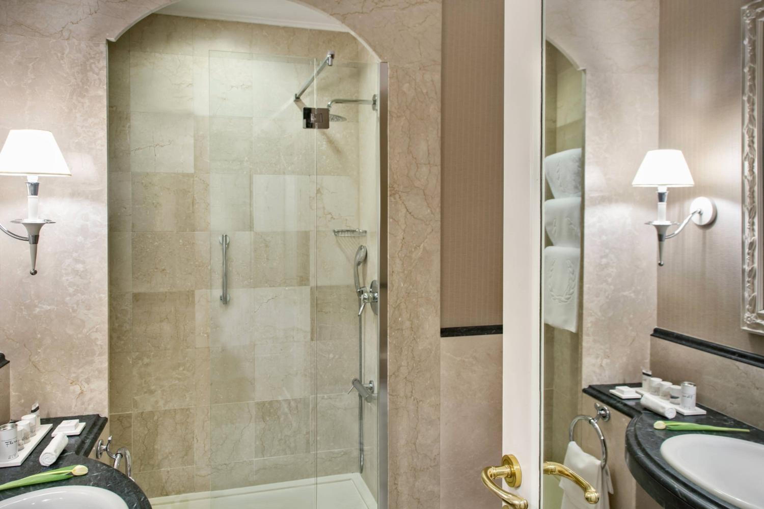 1 Bedroom Suite, 1 King and Sofa Bed