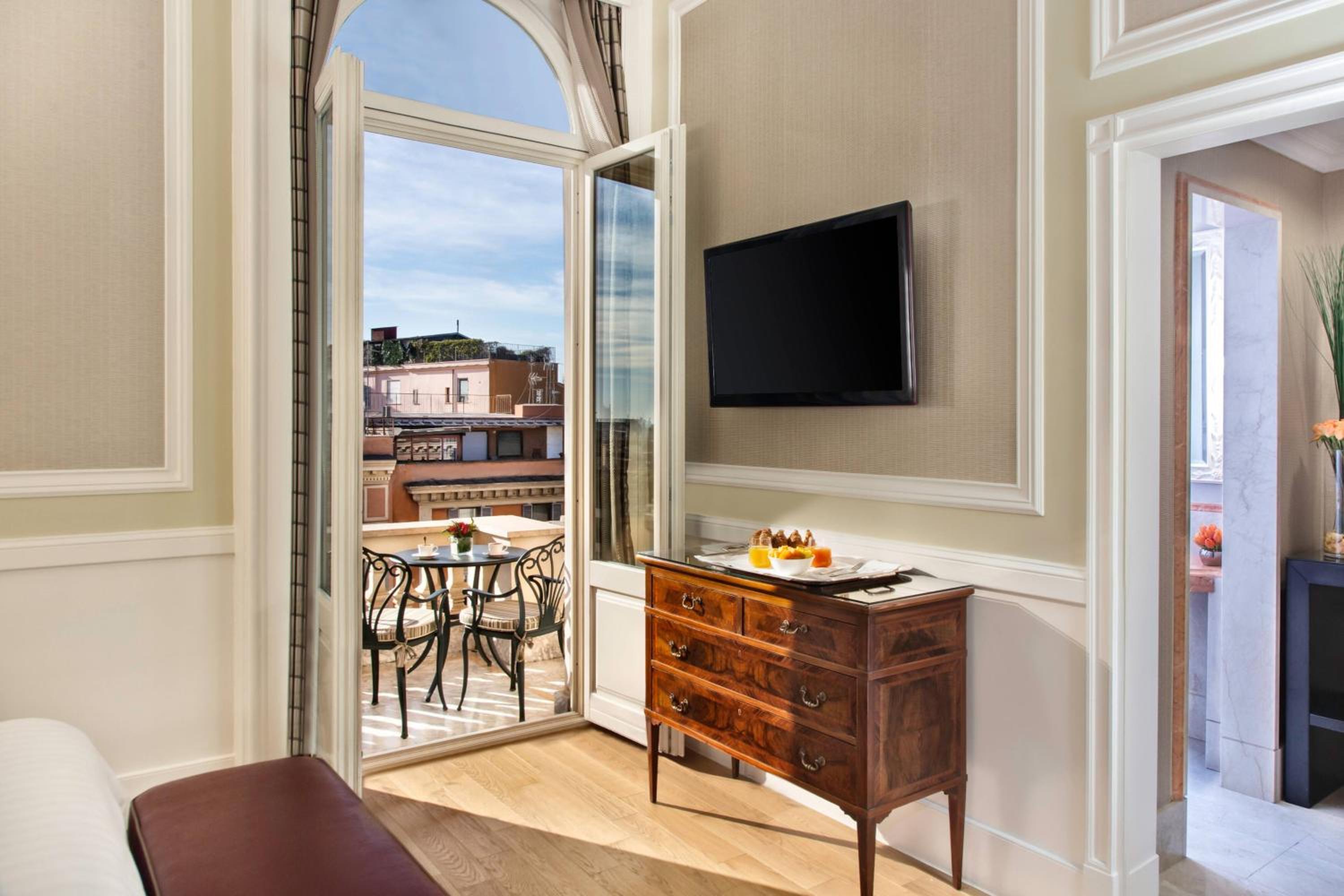 High Floor Suite, 1 Bedroom Junior Suite, 1 King, Sofa bed
