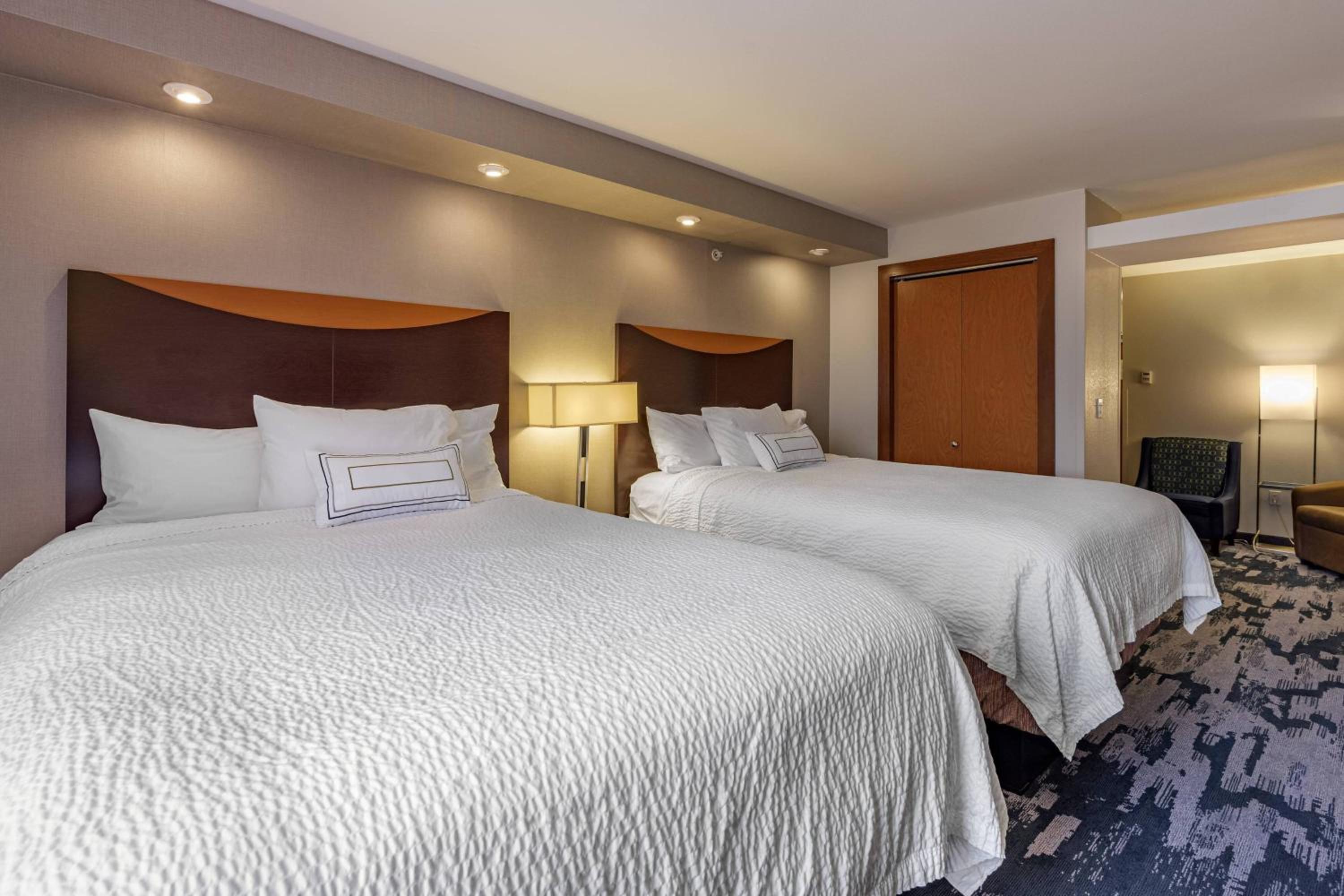 One-Bedroom Suite - Photo 4