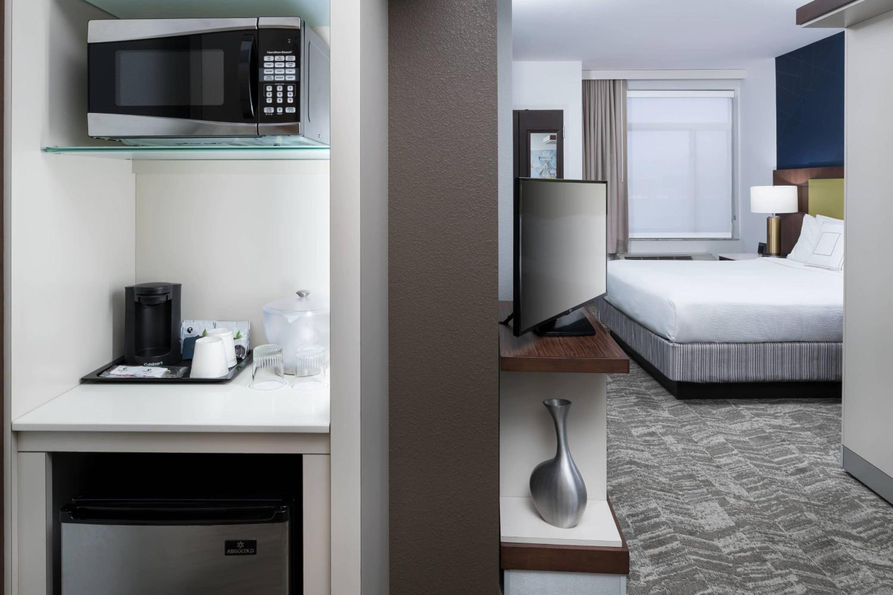King Suite with Sofa Bed - Photo 4