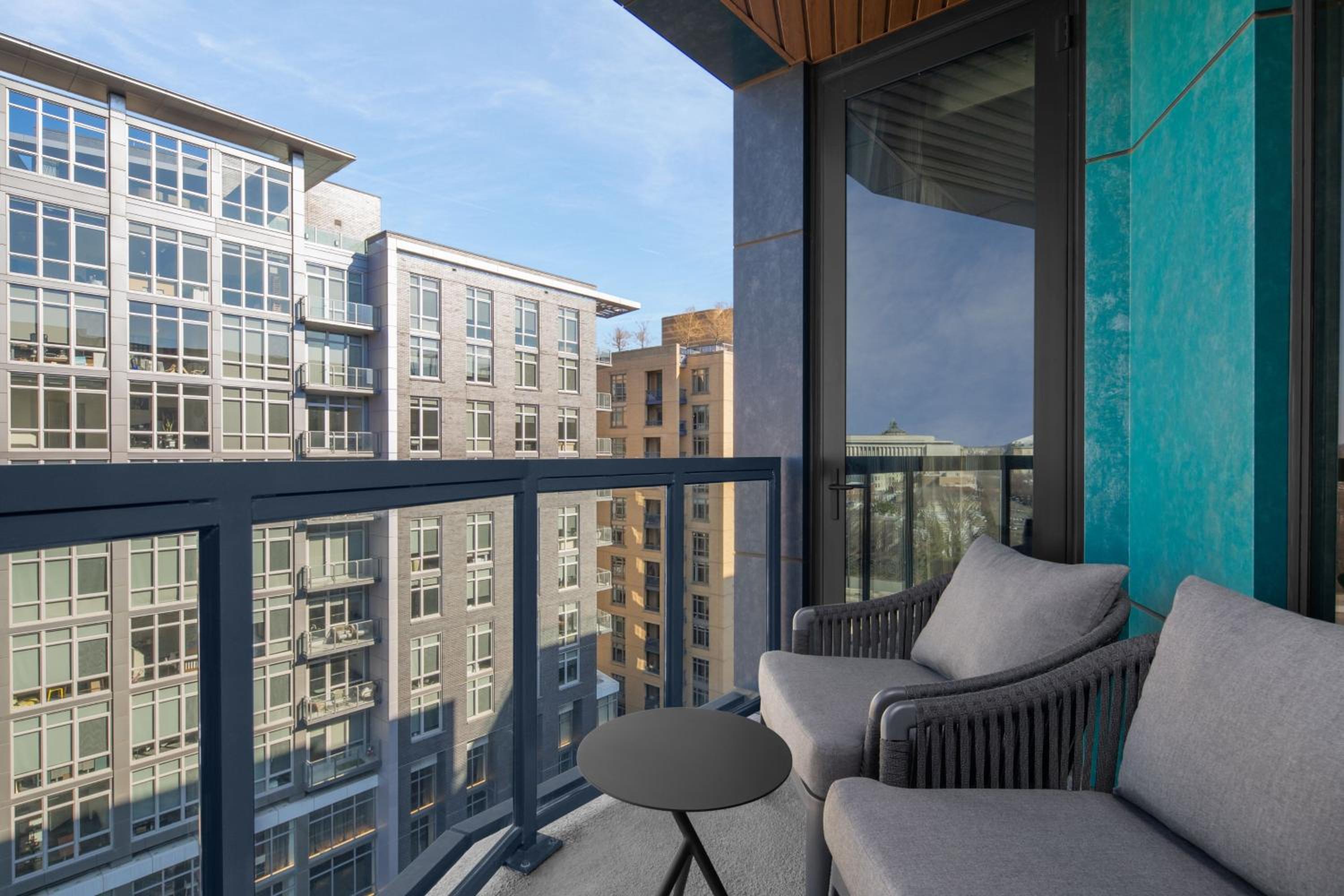 King Room with Balcony - Photo 2