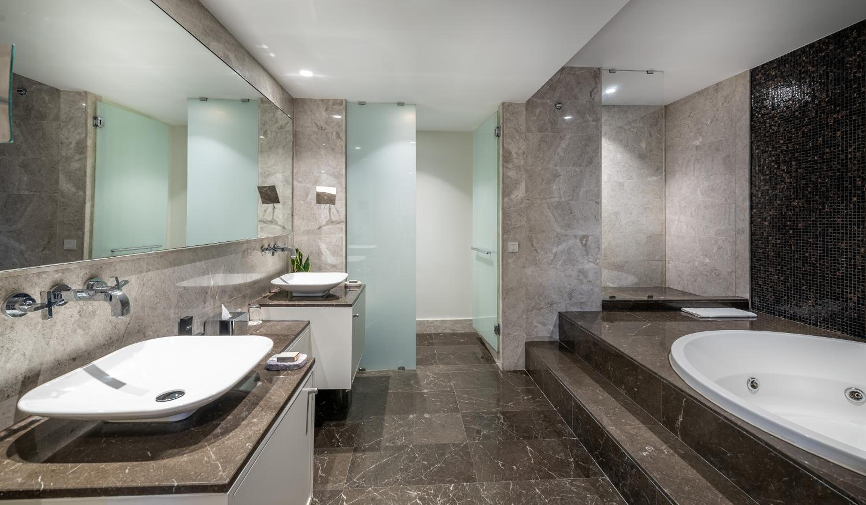 Two-Bedroom Suite thumbnail 5