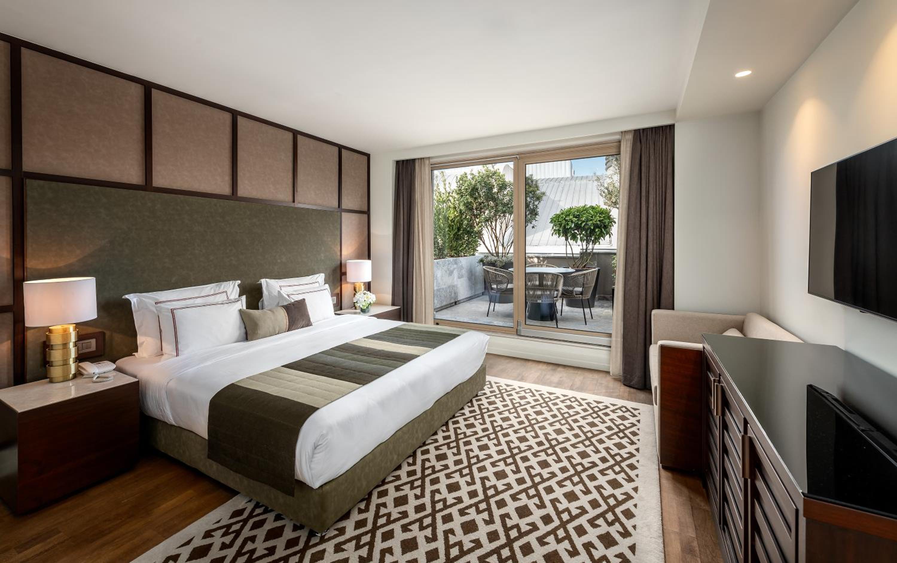 Two-Bedroom Suite thumbnail 6
