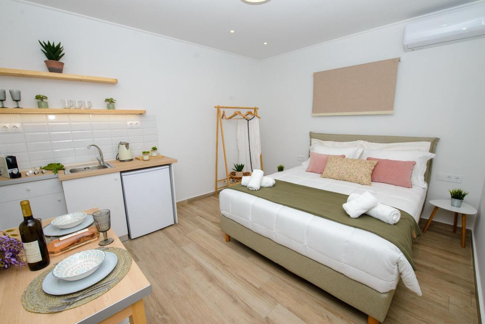 One-Bedroom Apartment photo 1