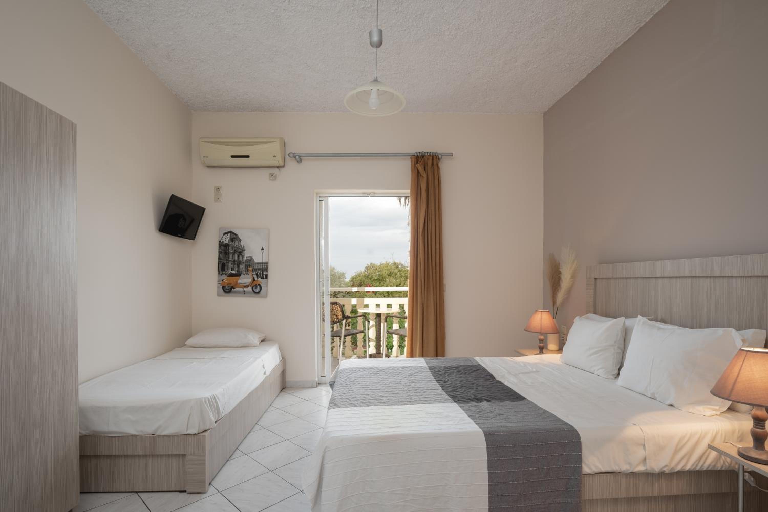 Double Room with Balcony photo 3