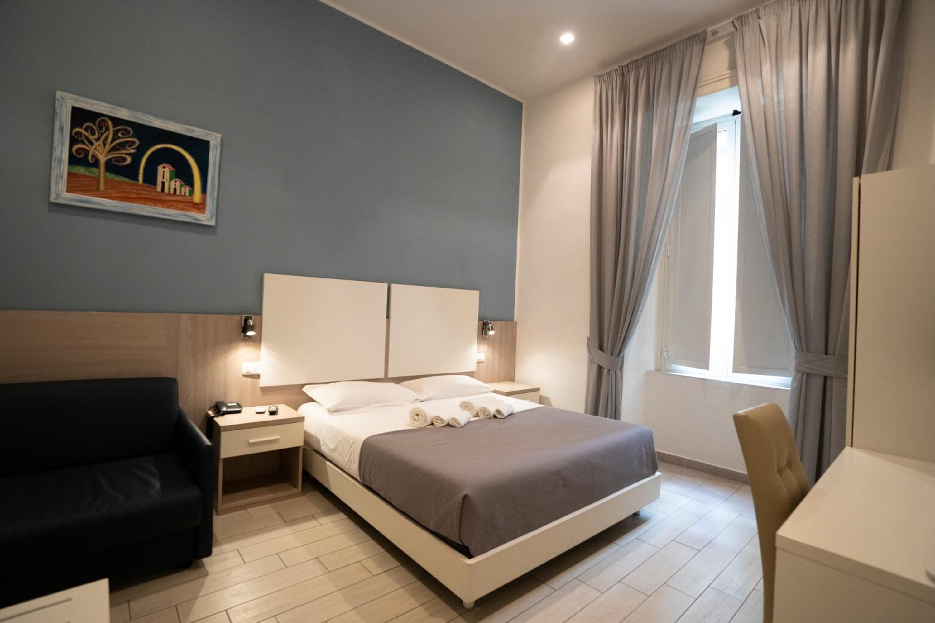 Large Double Room photo 3