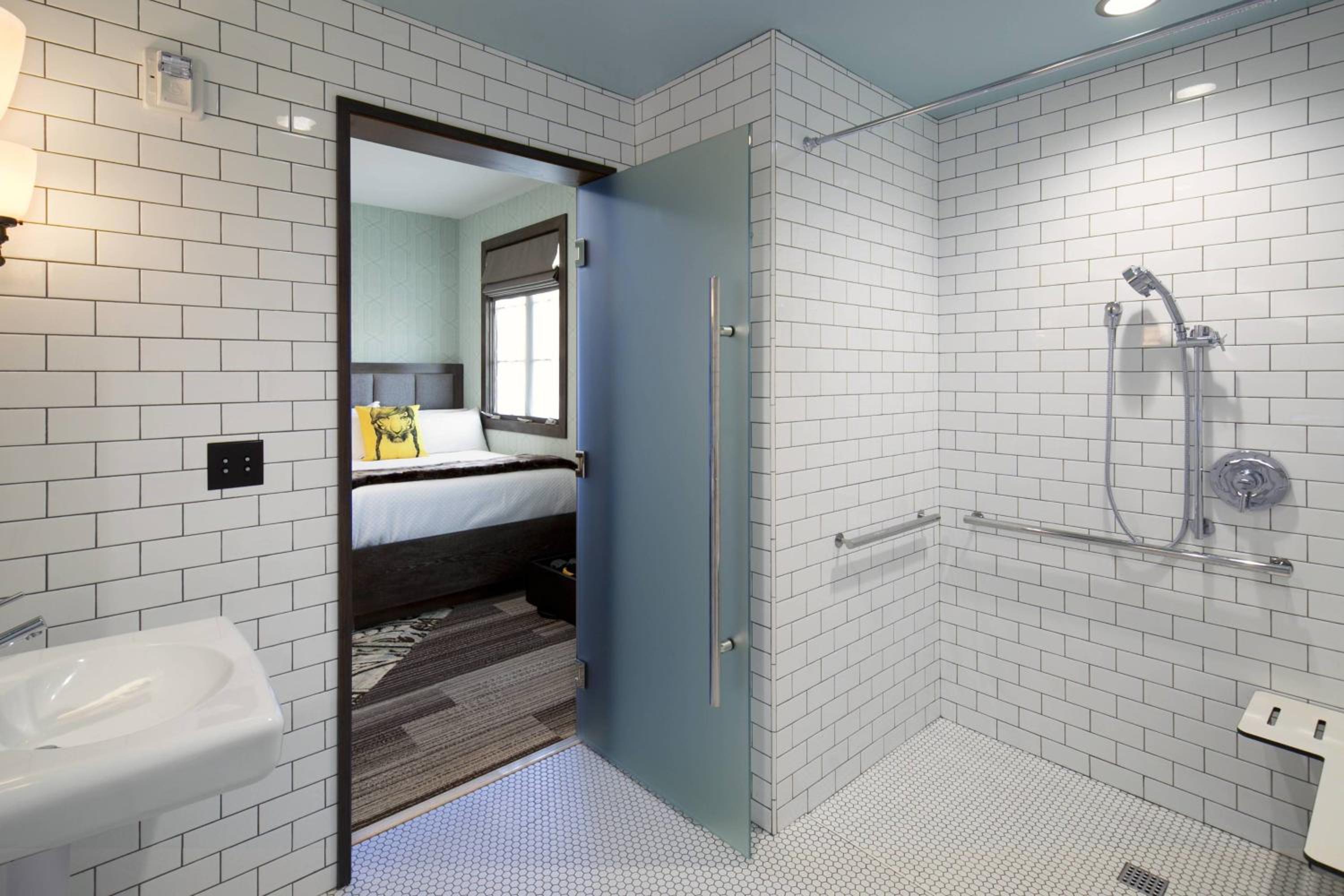 Queen Room - Mobility/Hearing Accessible with Roll-In Shower photo 3