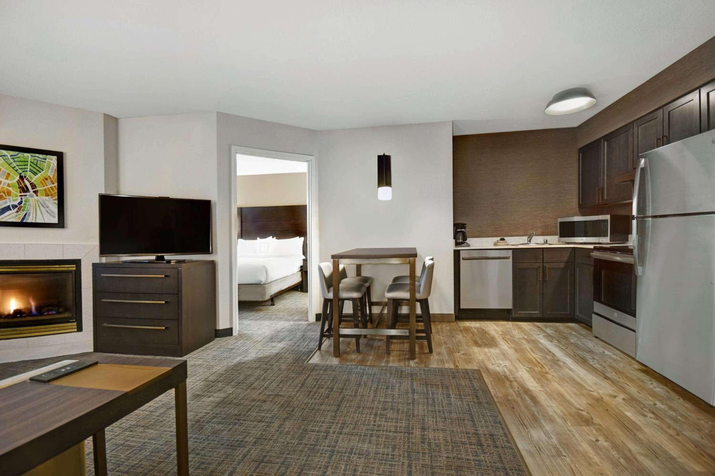Two-Bedroom Suite - Photo 8