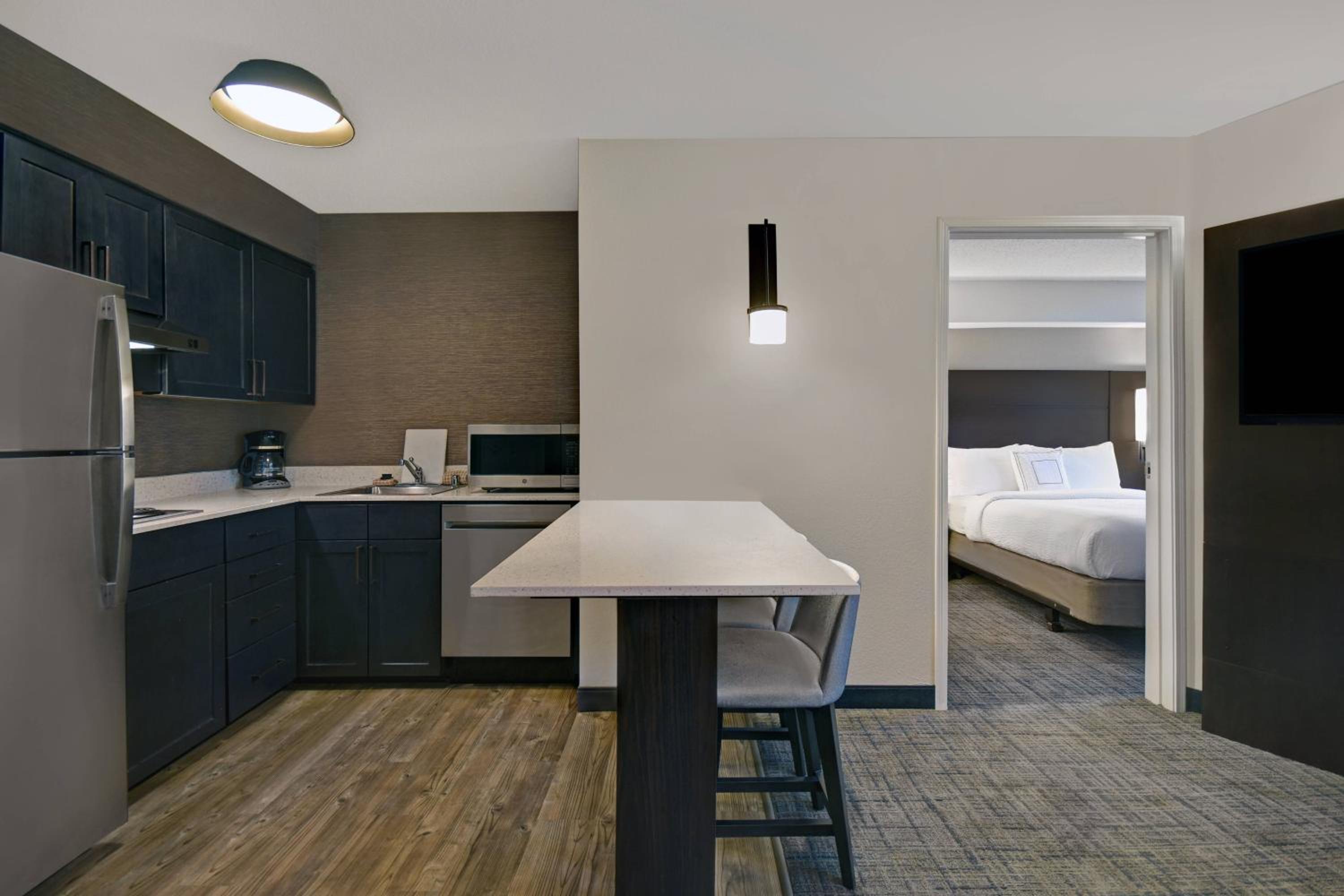 One-Bedroom Queen Suite with Sofa Bed - Photo 3