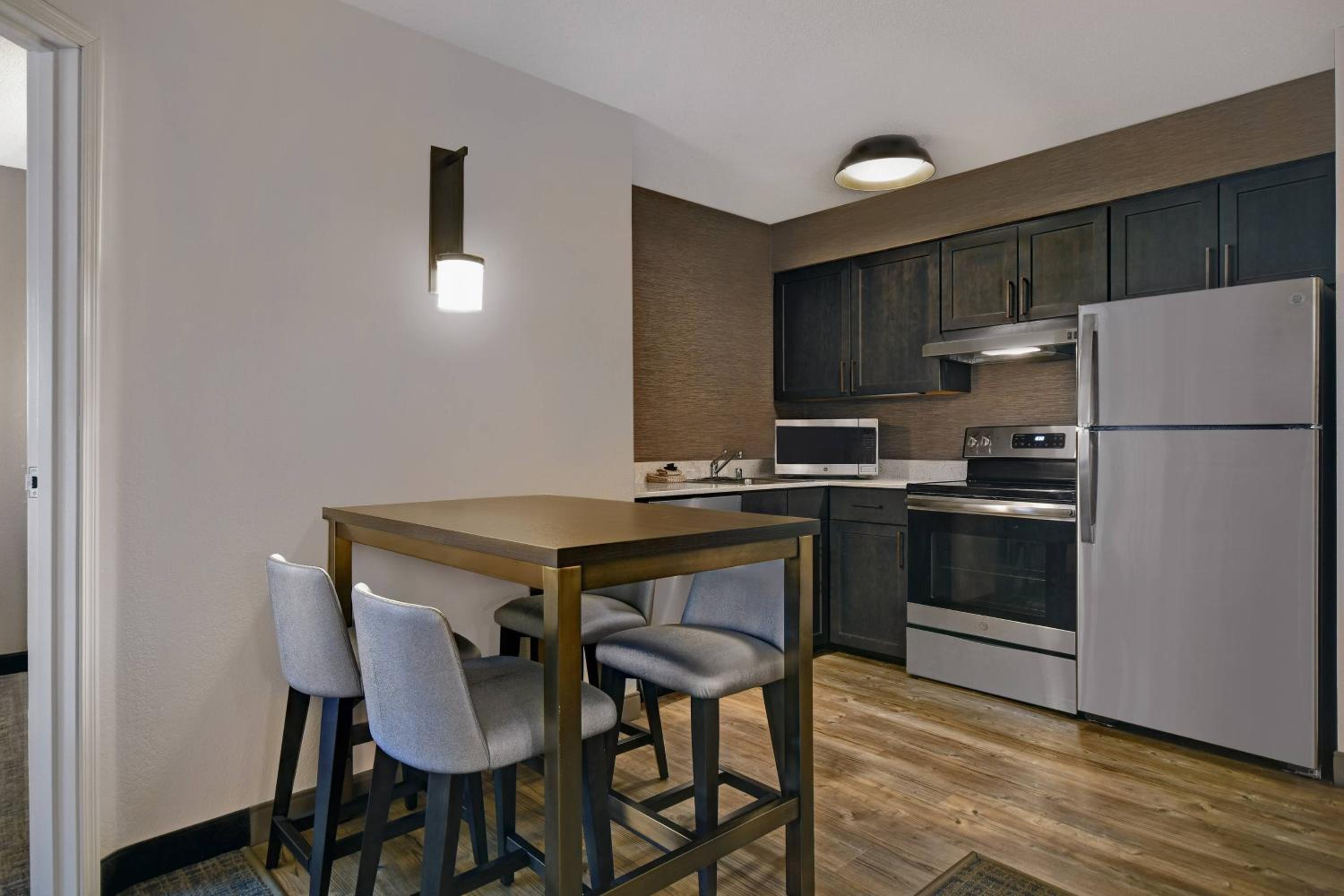 Two-Bedroom Suite - Photo 7