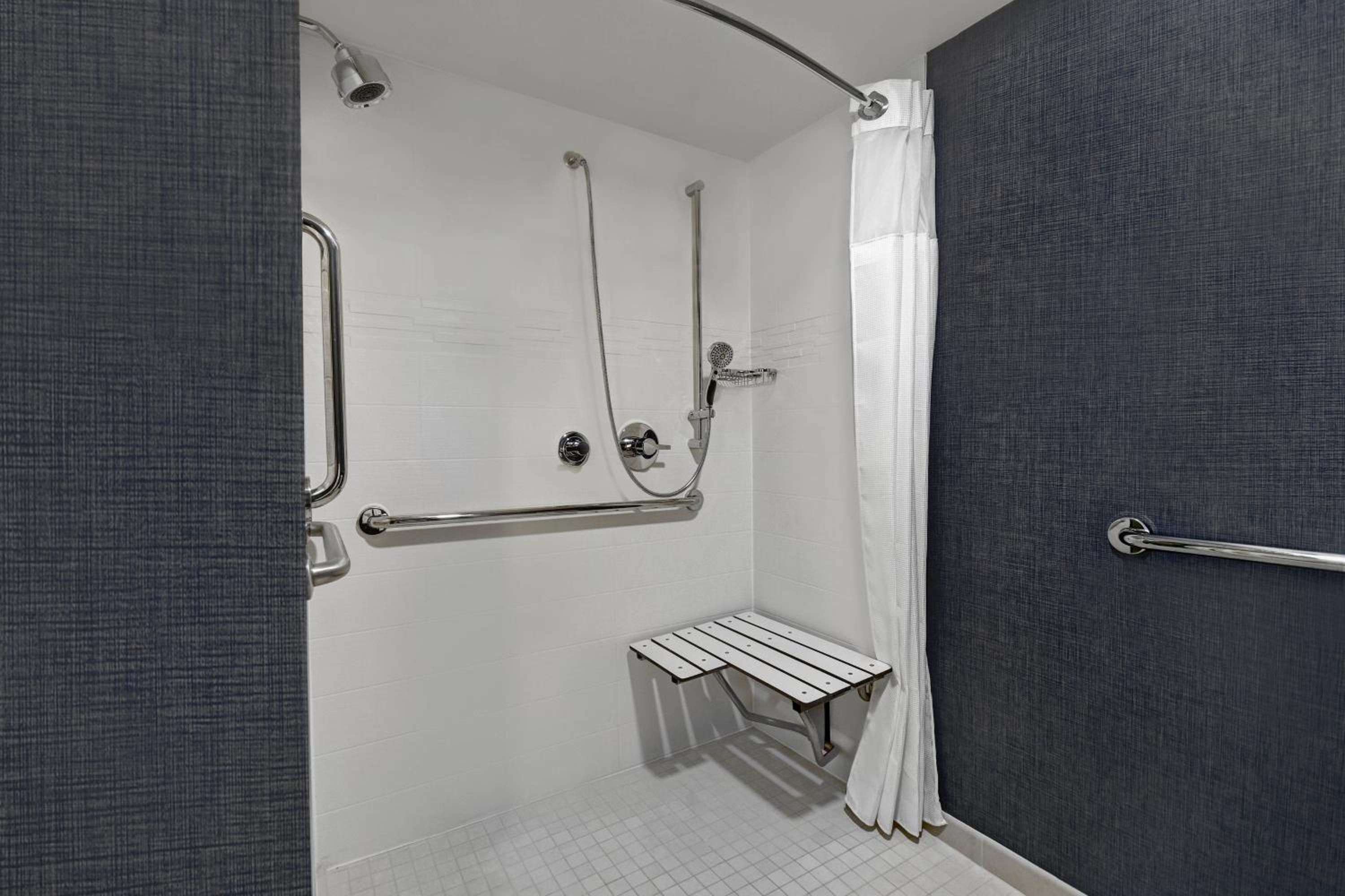 Two-Bedroom Suite - Photo 9