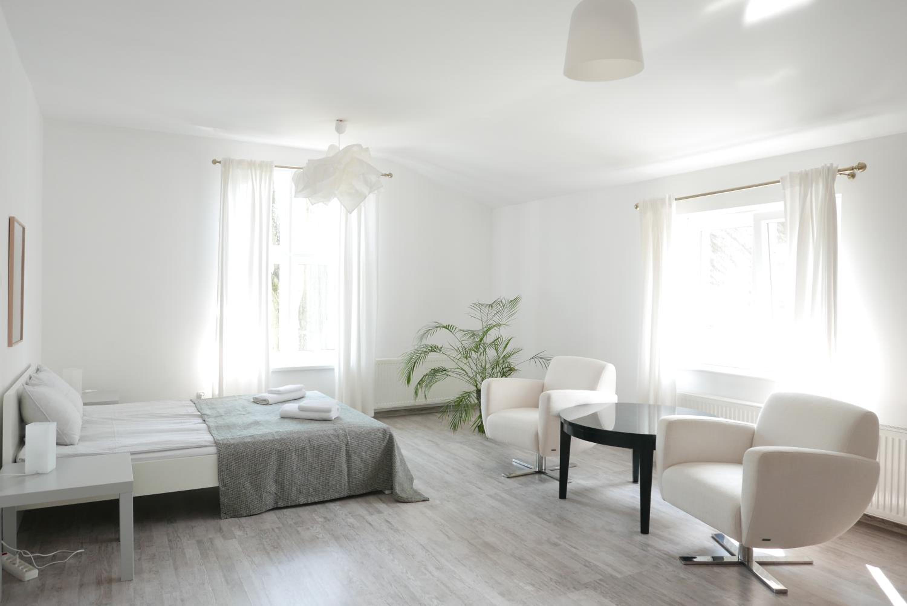 One-Bedroom Apartment photo 1