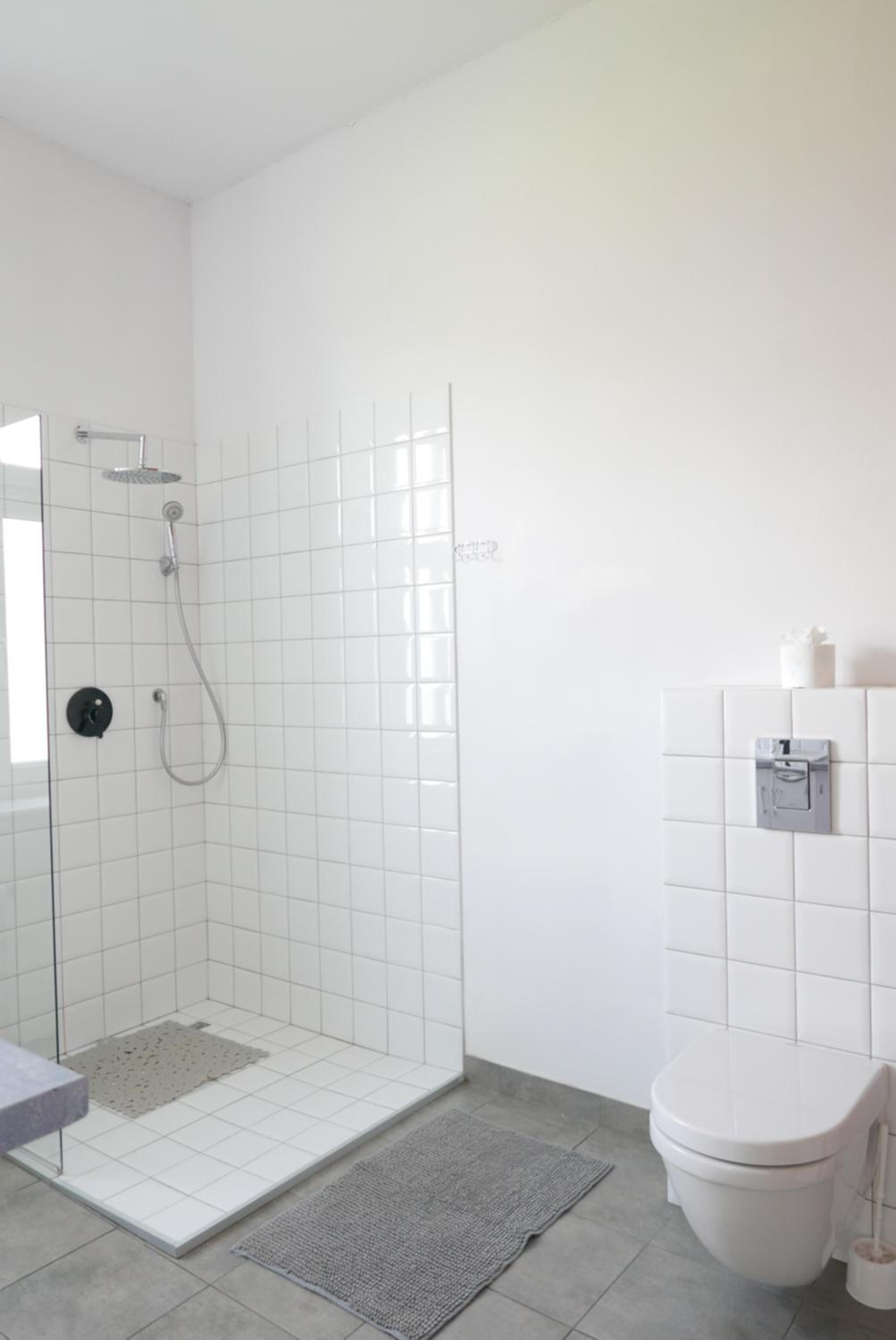 One-Bedroom Apartment - Photo 2