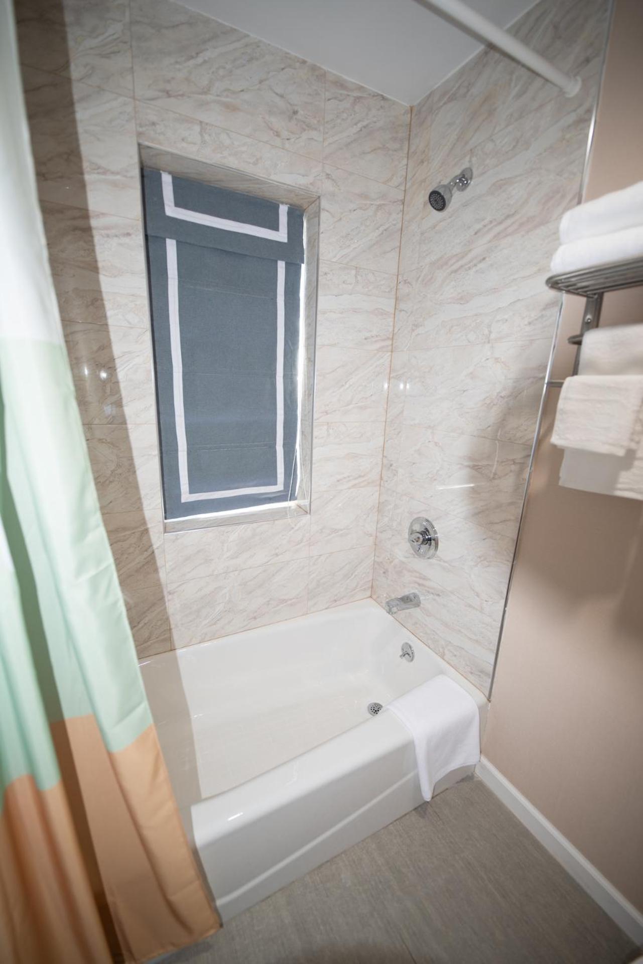 Double Room - Photo 11