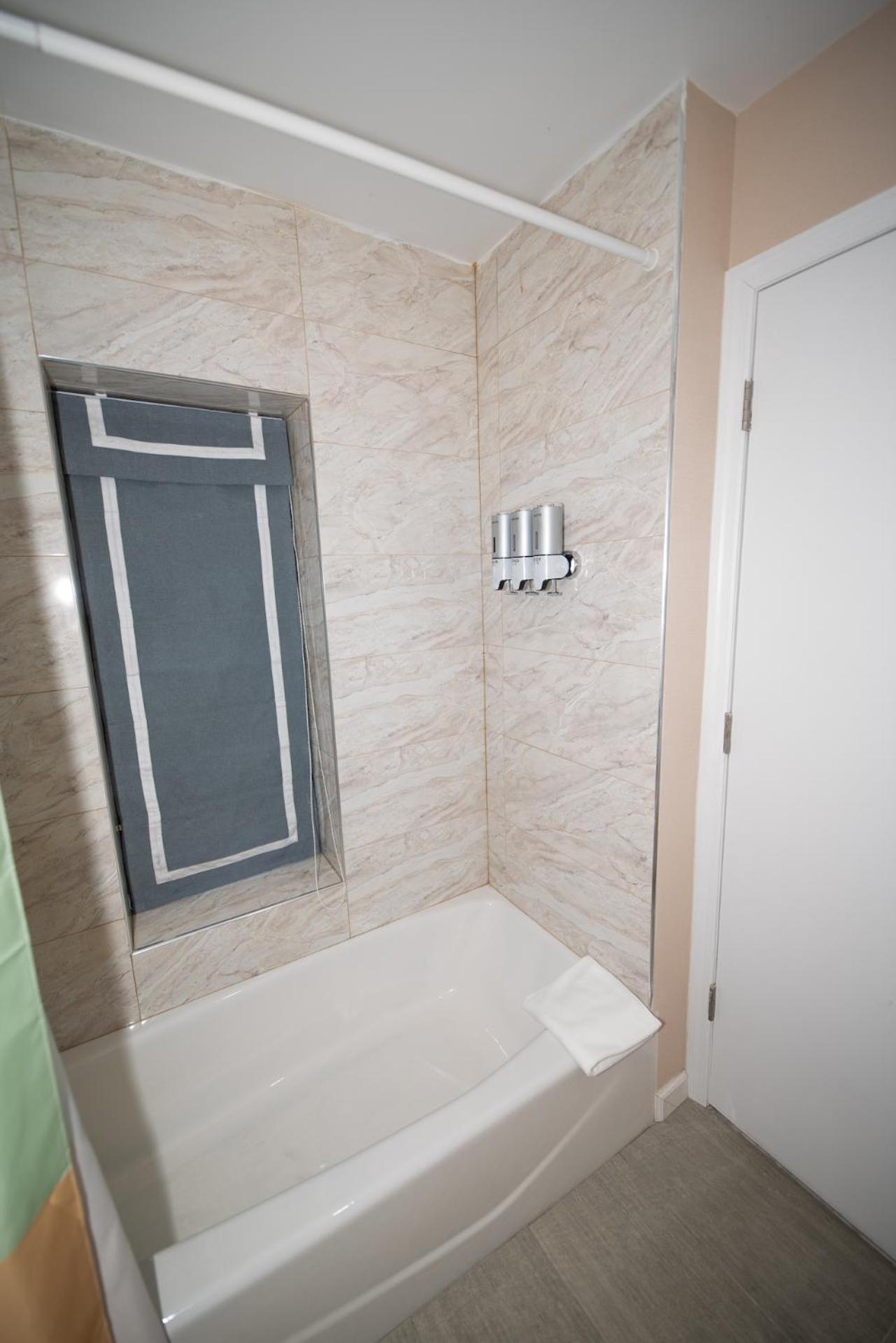 Double Room - Photo 7