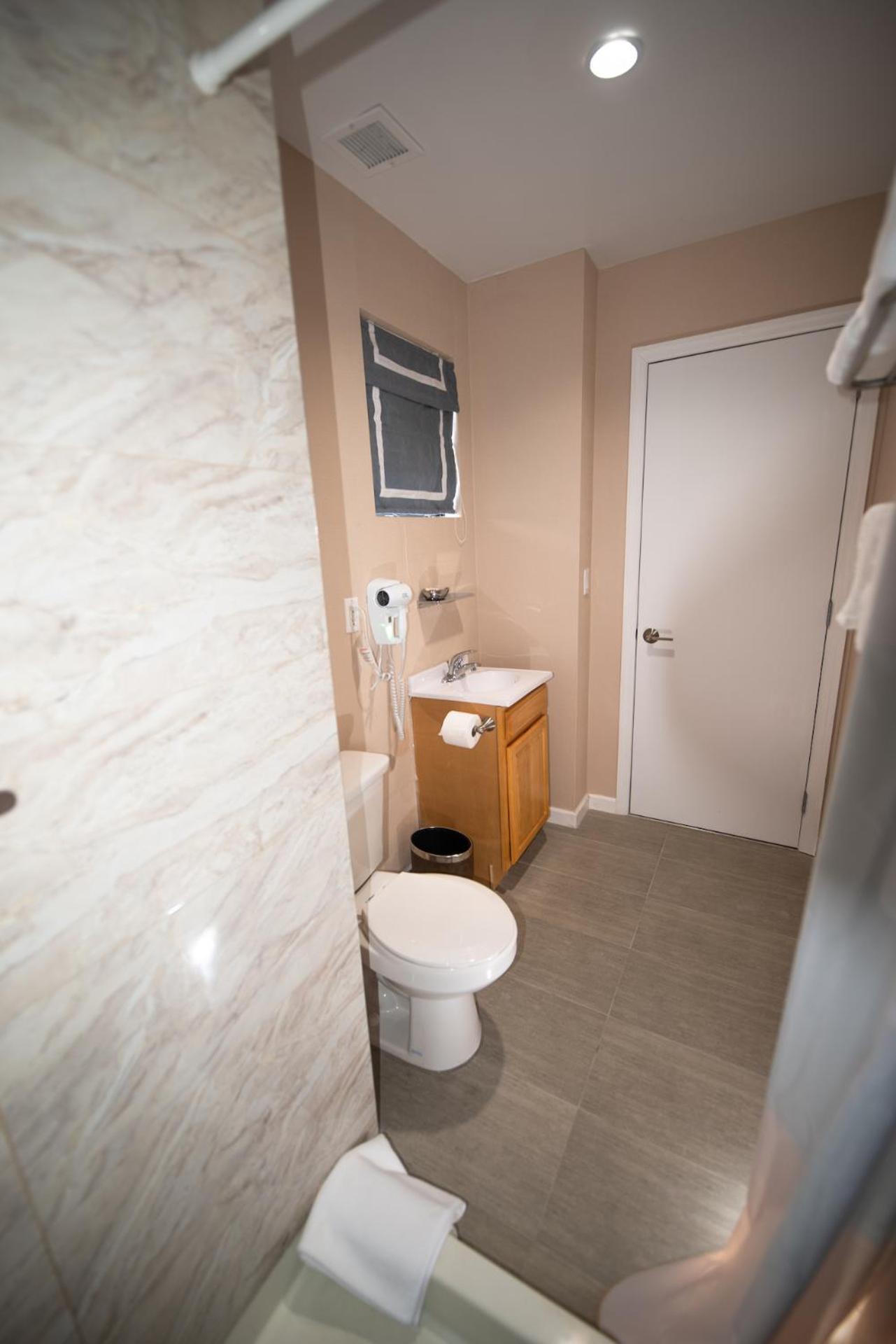 Double Room - Photo 23