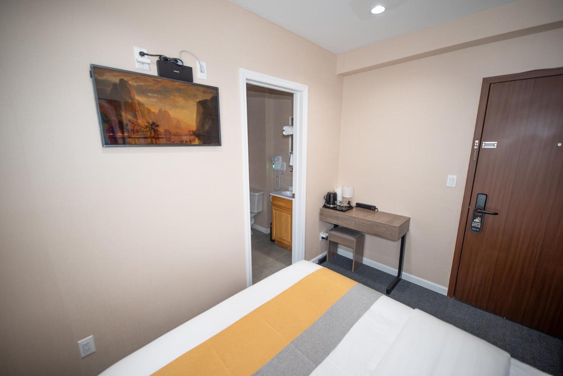 Double Room - Photo 15