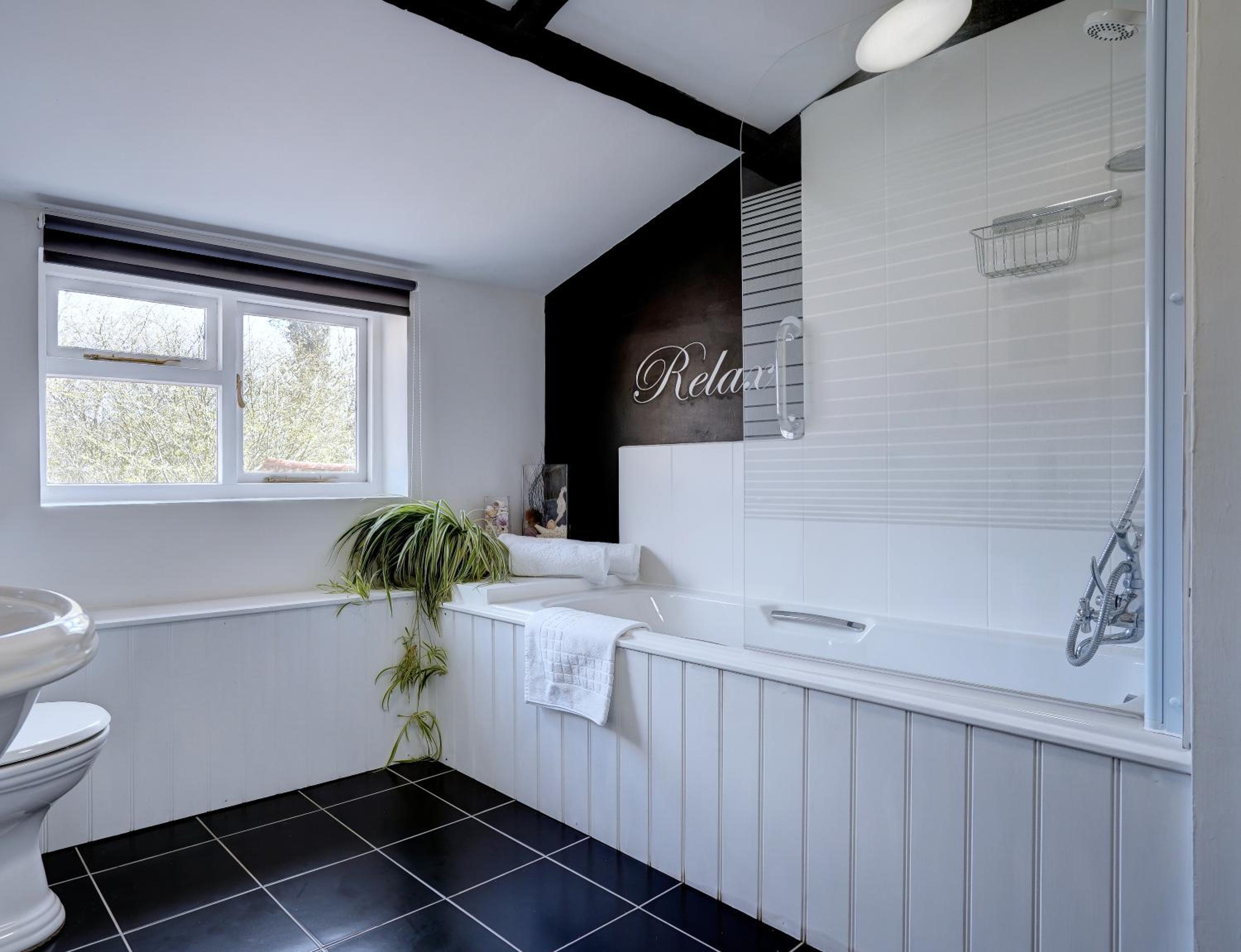 Standard Twin Room with Private Bathroom photo 2