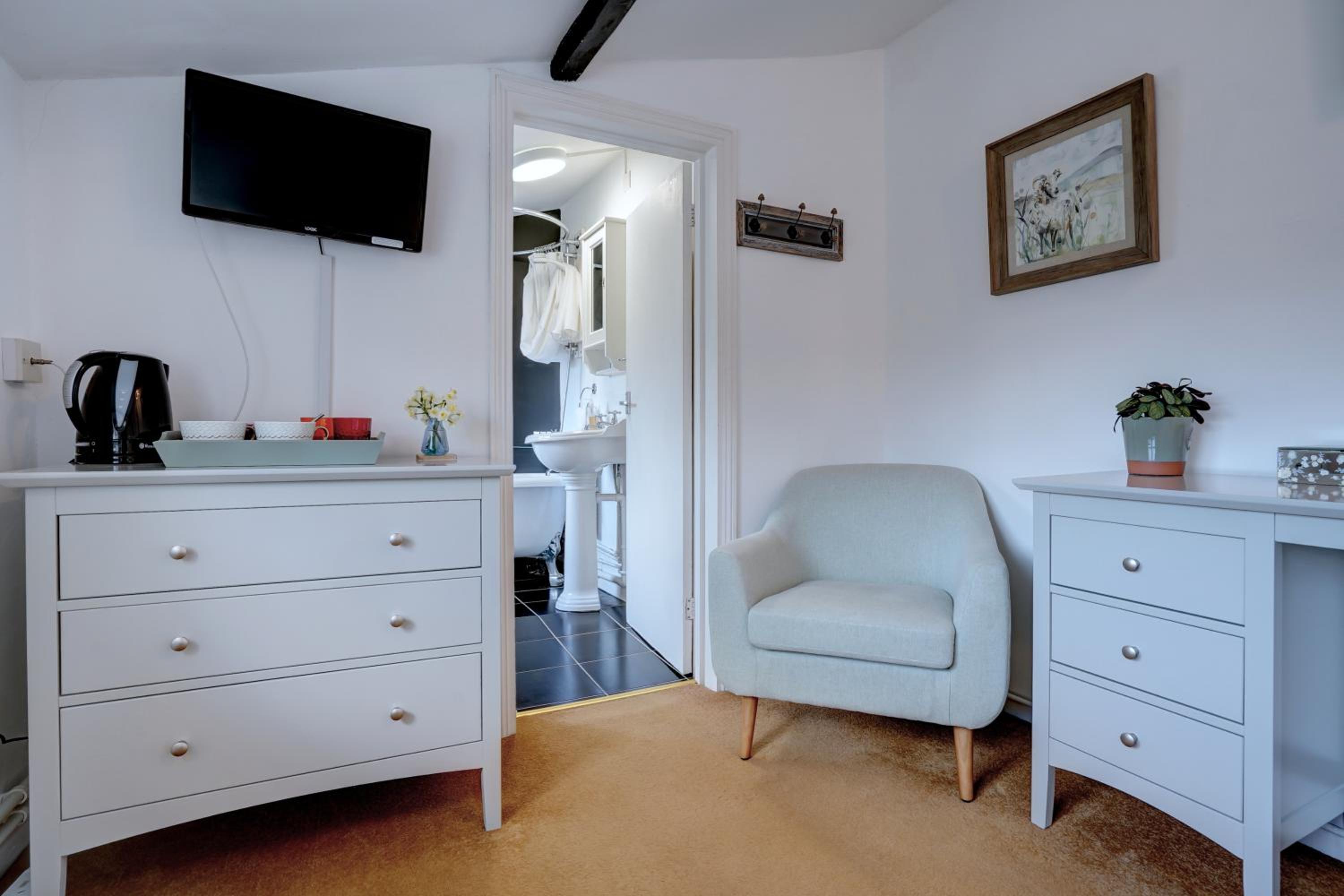 Double Room with En-Suite Bathroom photo 2