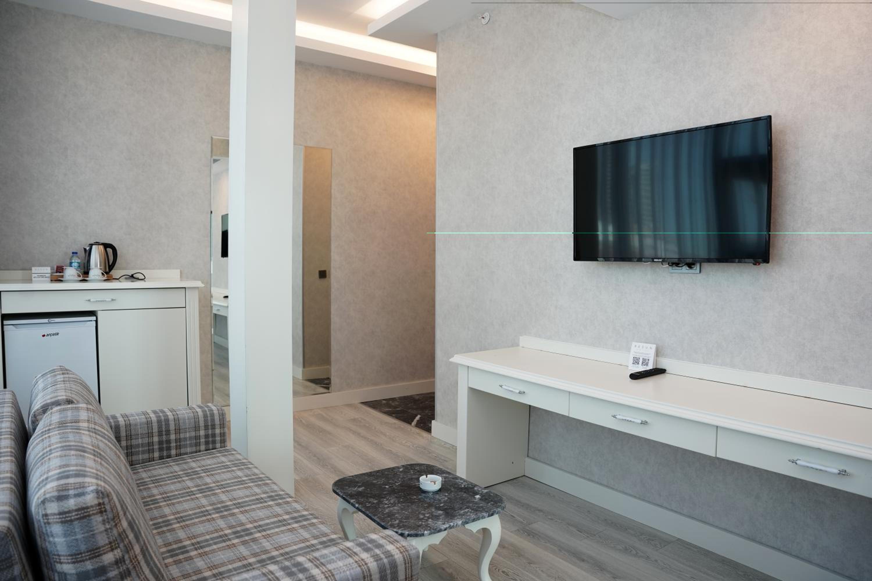 Suite - Photo 3