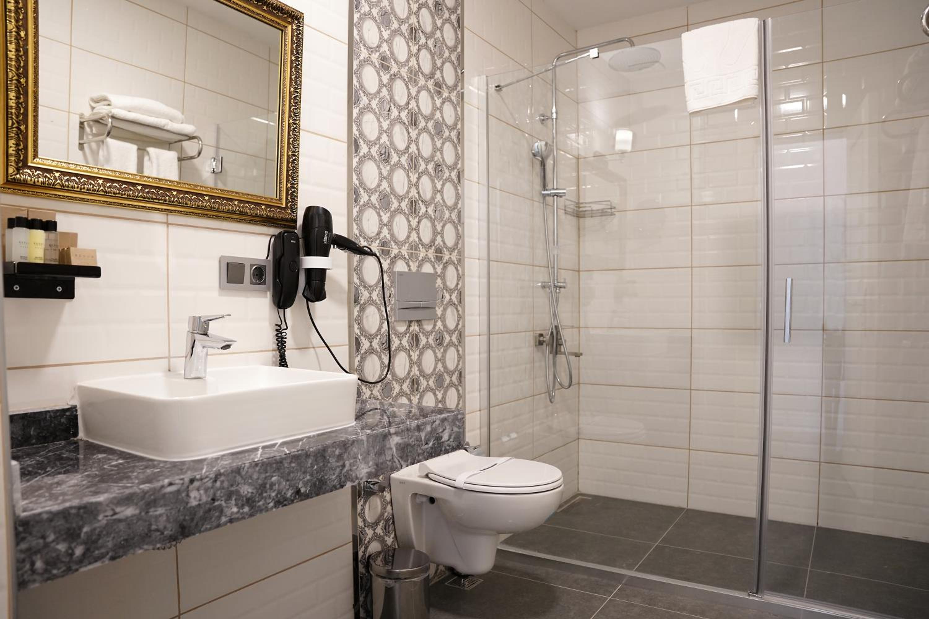 Standard Double Room - Photo 6