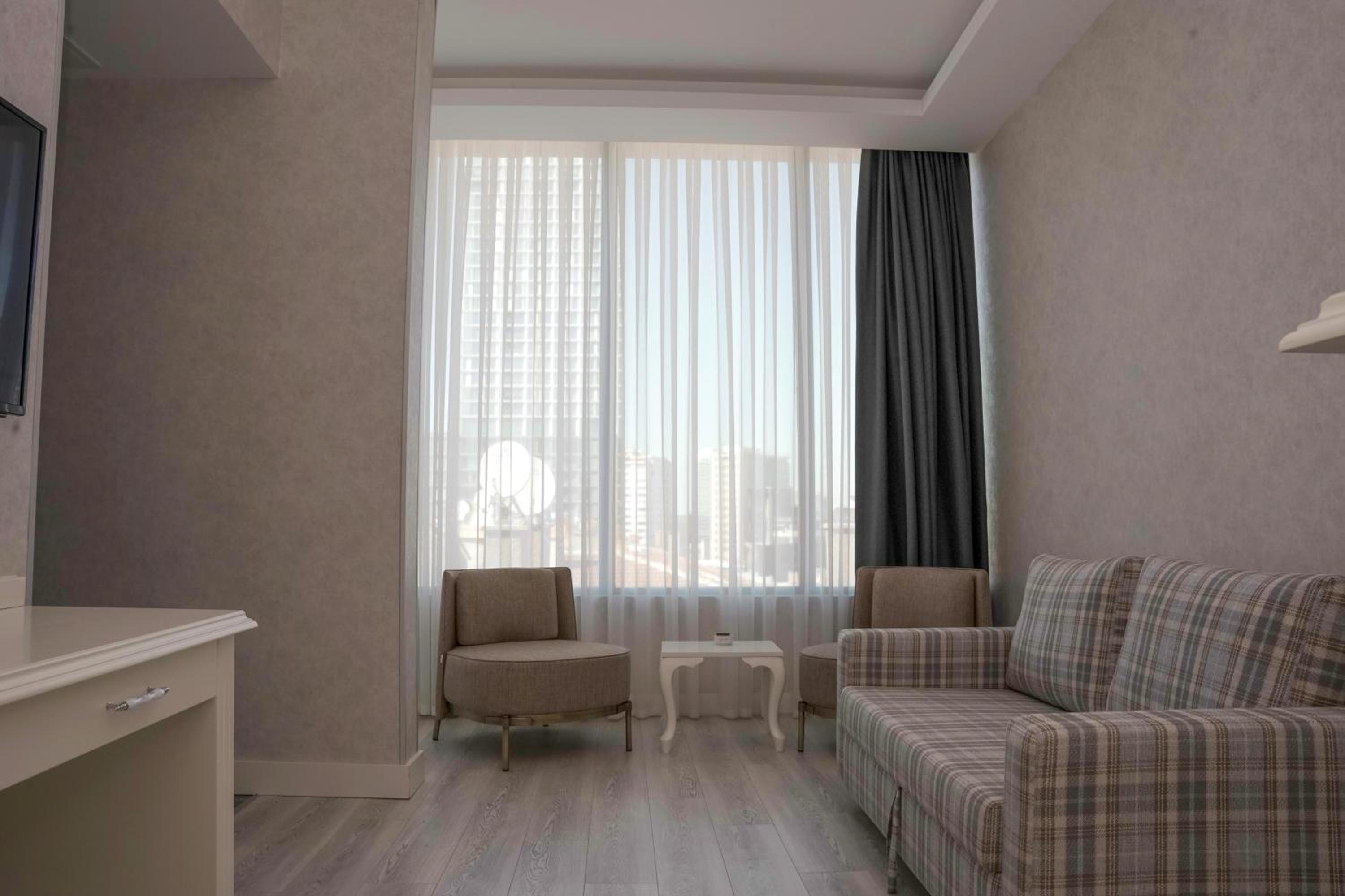Suite - Photo 4