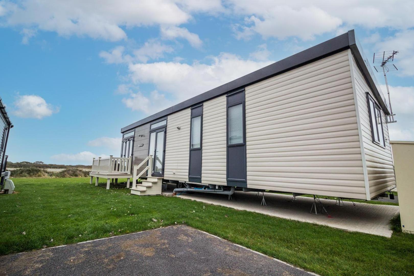Mobile Home photo 2