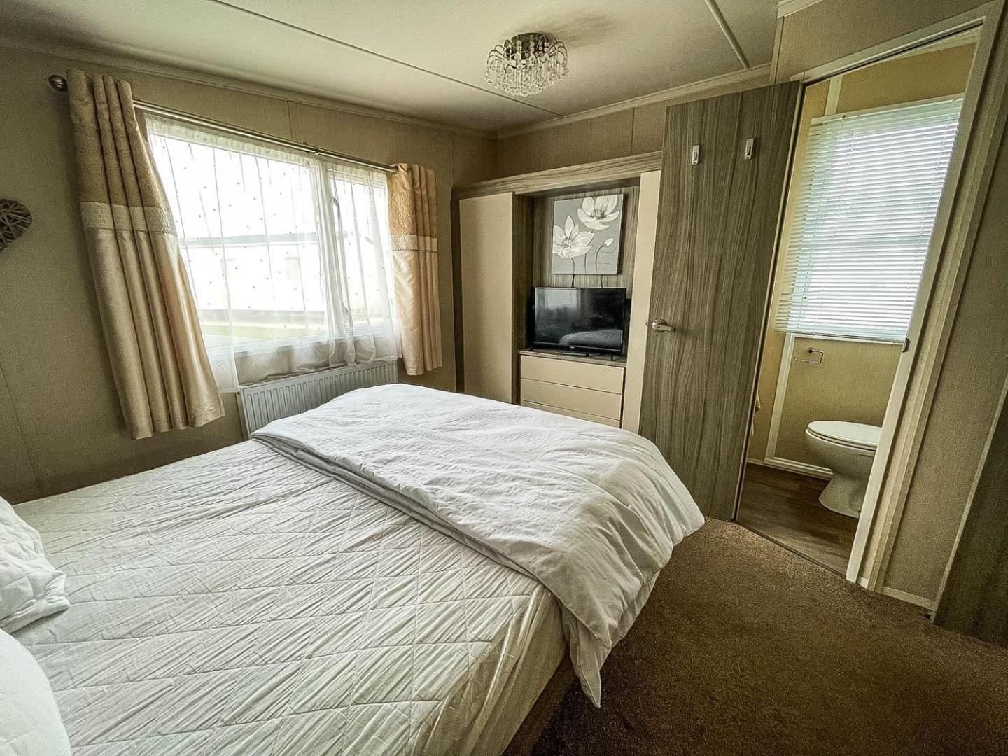 Mobile Home photo 3