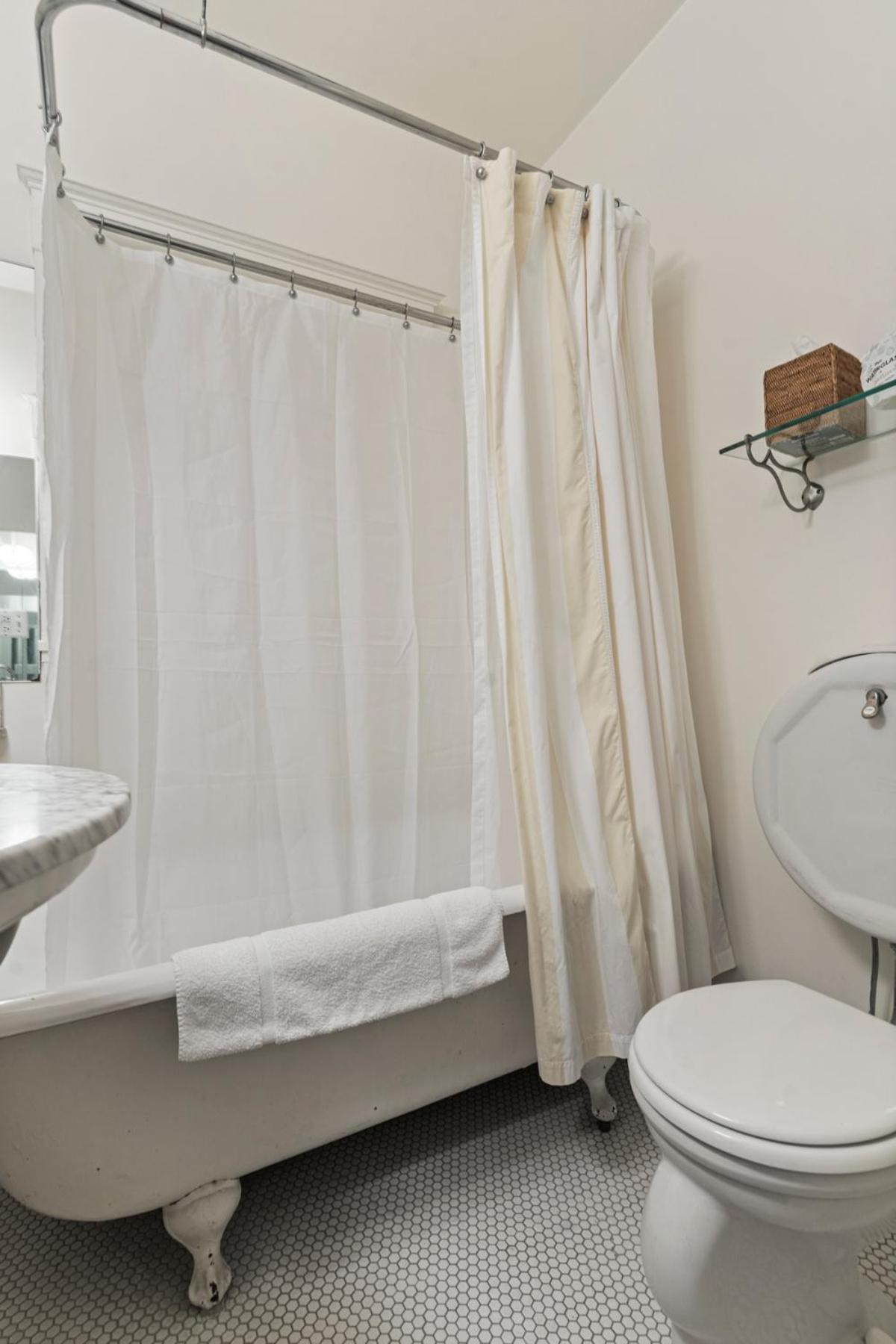 Double Room - Photo 4