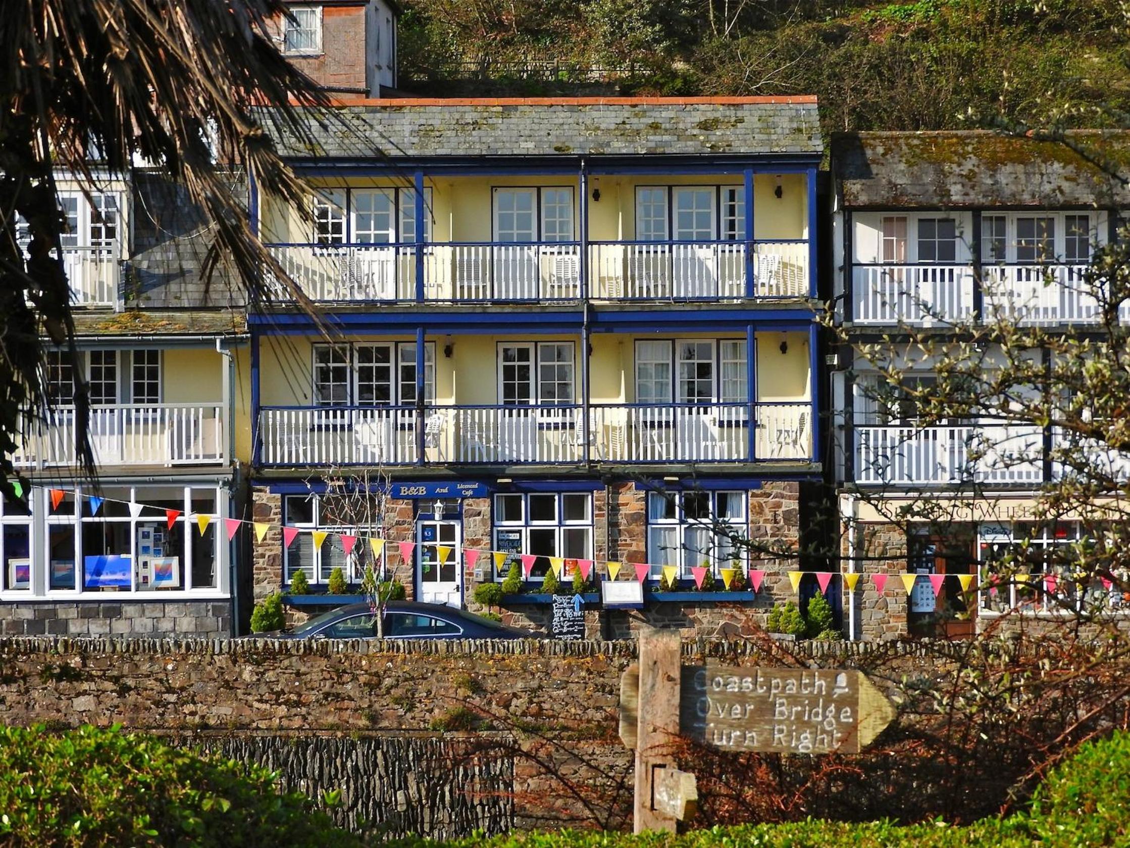 Large Double Room with Sea View - Photo 10