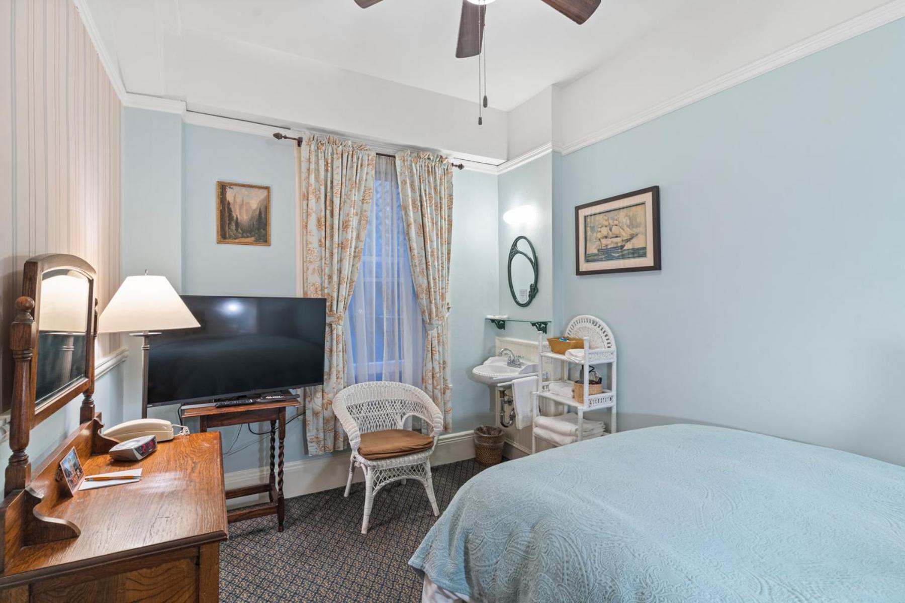 Double Room with Shared Bathroom
