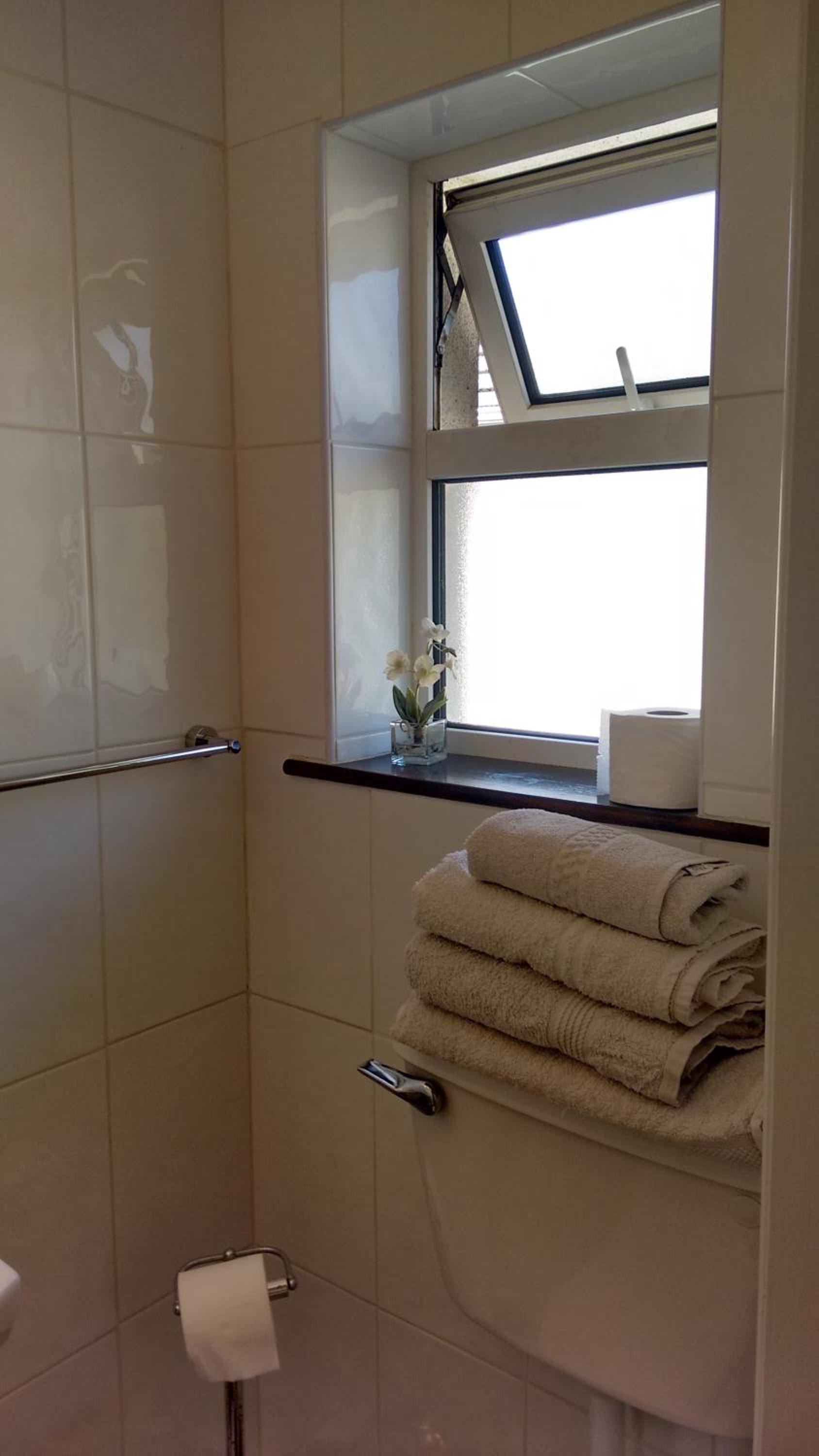 Twin Room with Private Bathroom - Photo 2