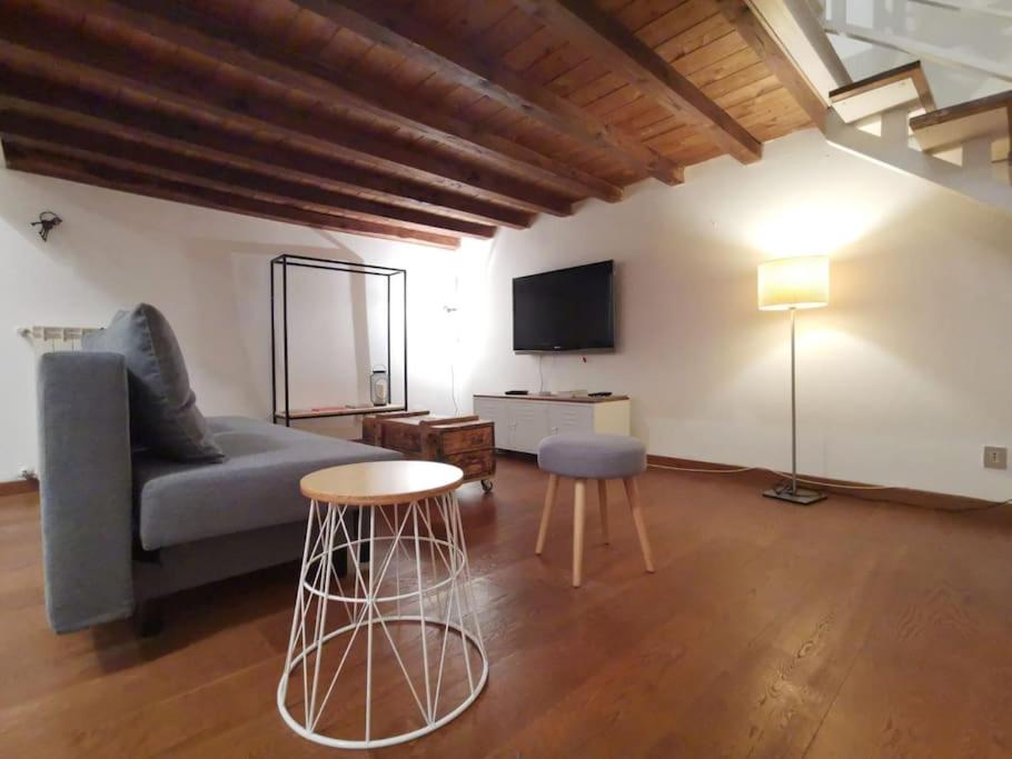 One-Bedroom Apartment photo 3