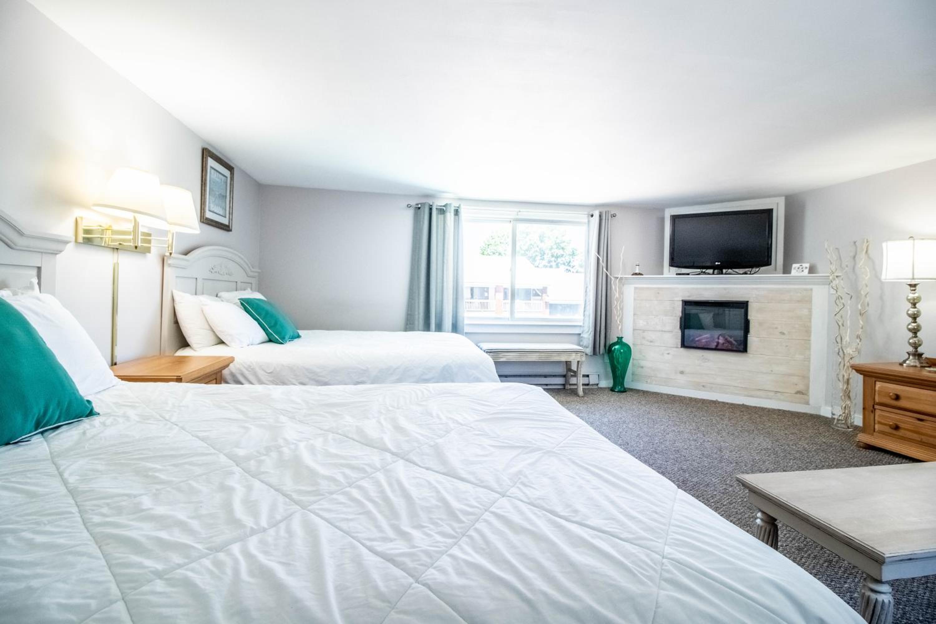 Deluxe Queen Suite photo 1
