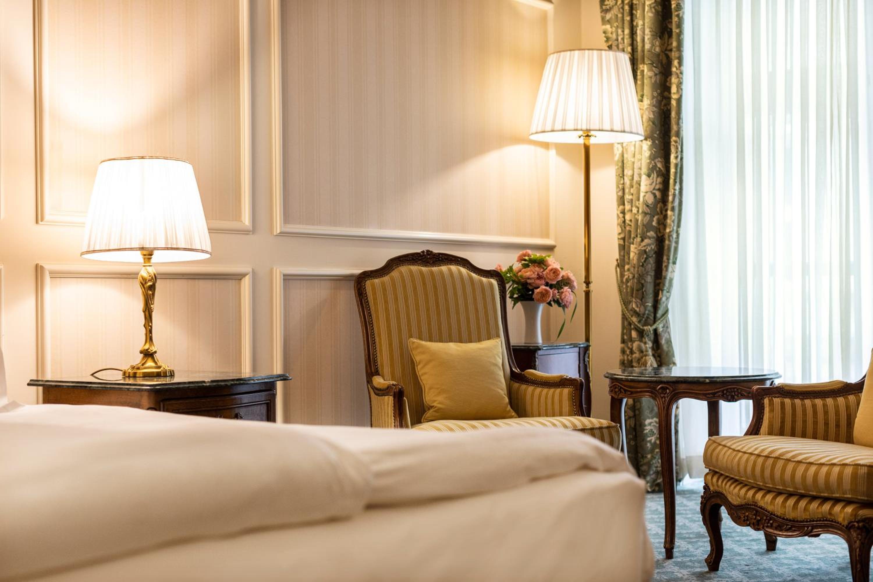 Premium King Room with Terrace and City View photo 1