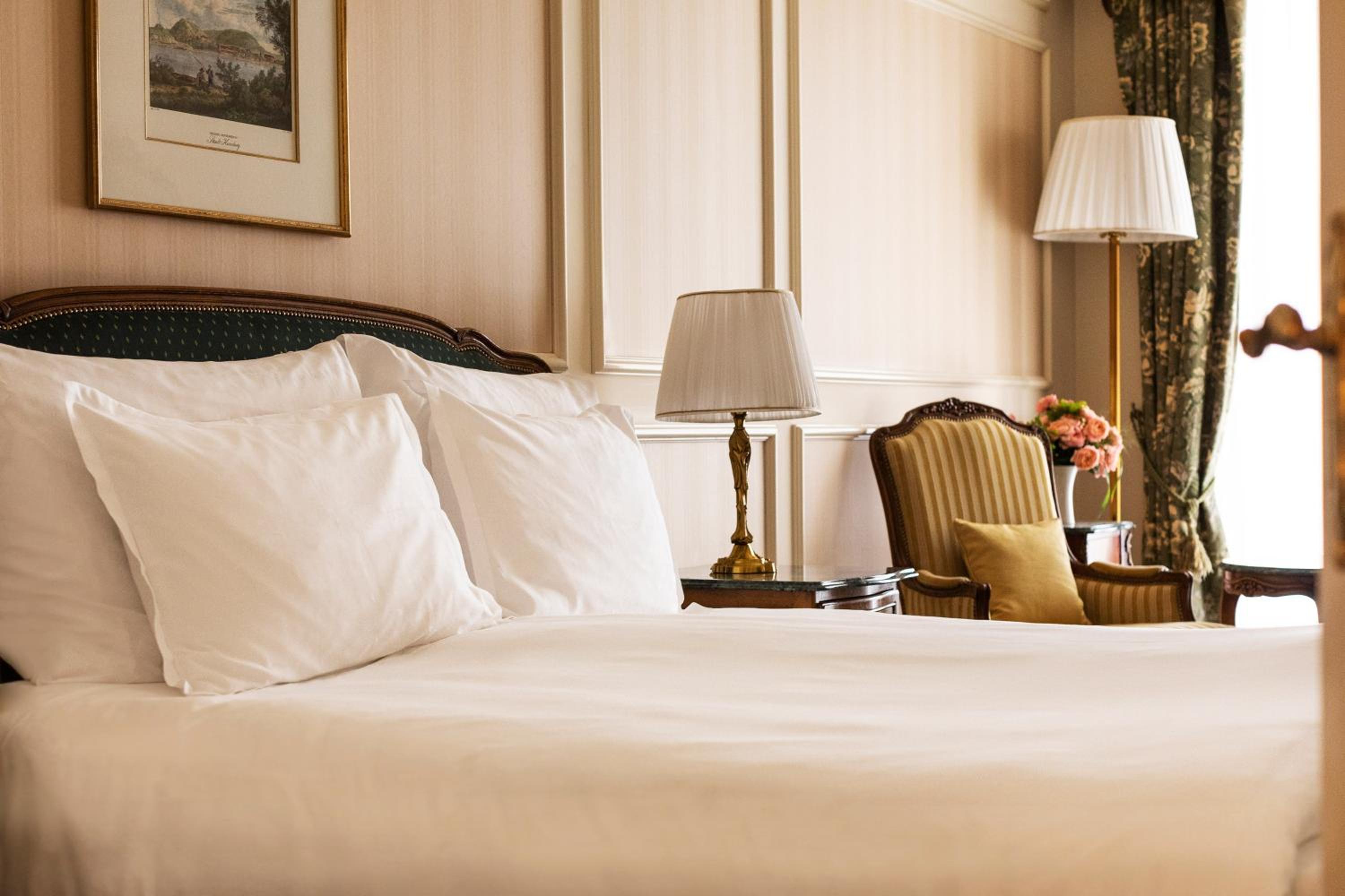 Premium King Room with Terrace and City View photo 2