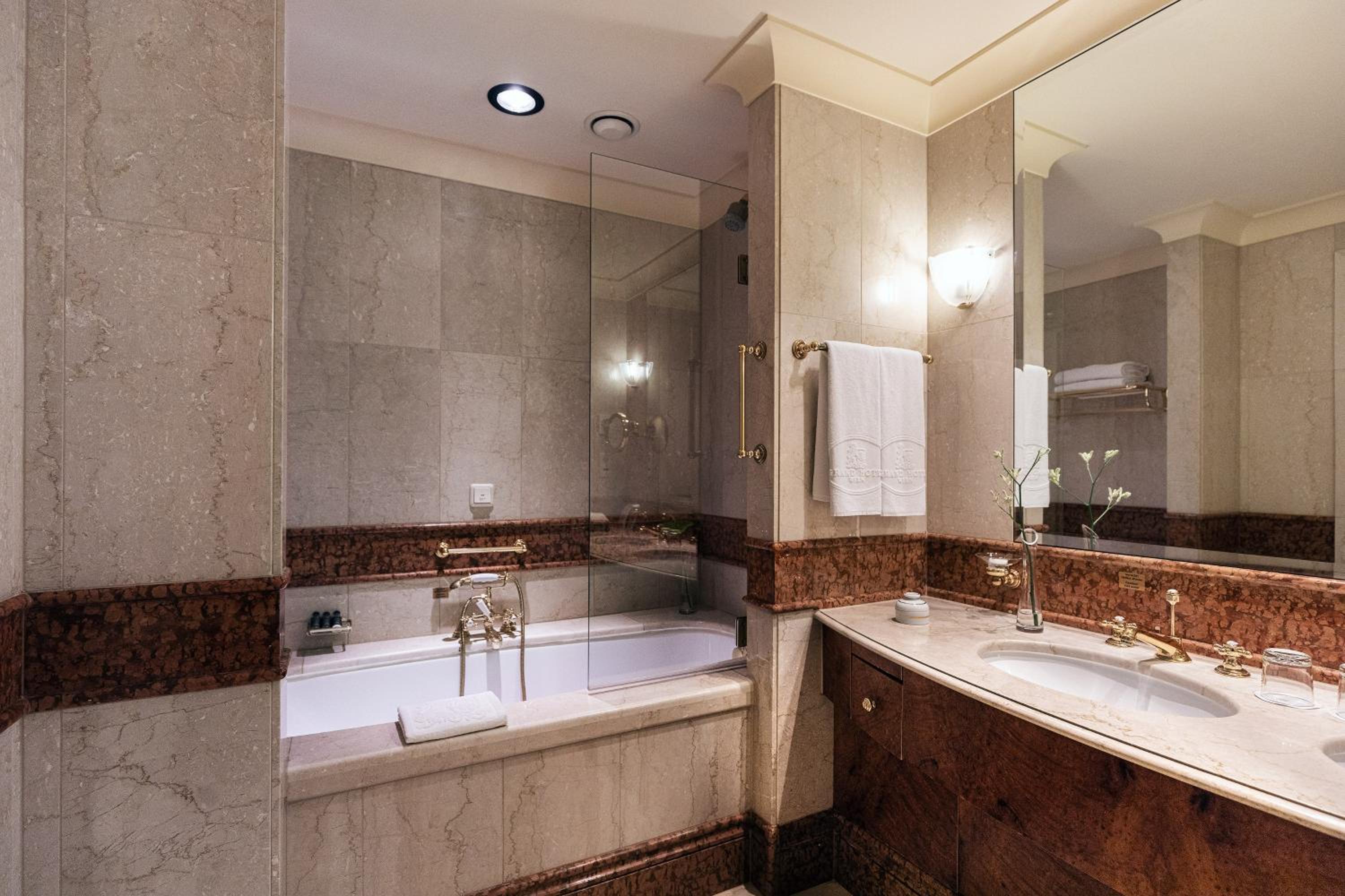 Premium Room - Photo 8