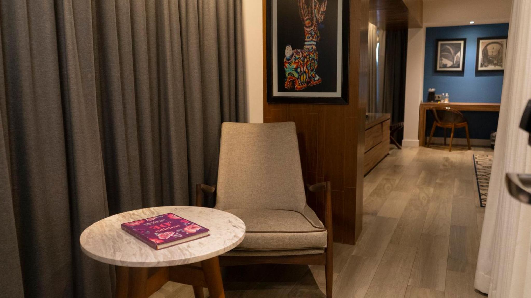 Corner King Room - Photo 4