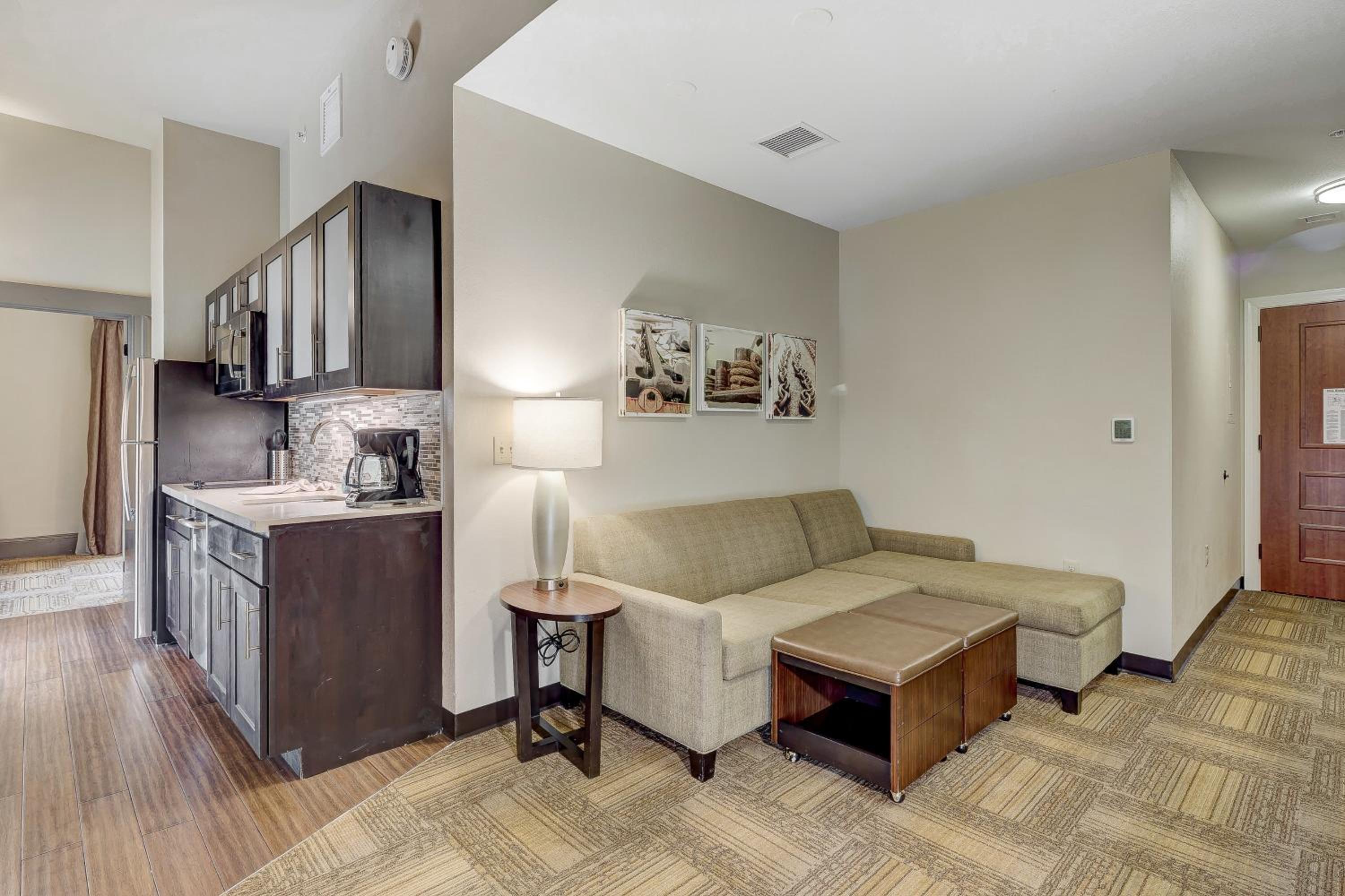One-Bedroom King Suite with Sofa Bed photo 2