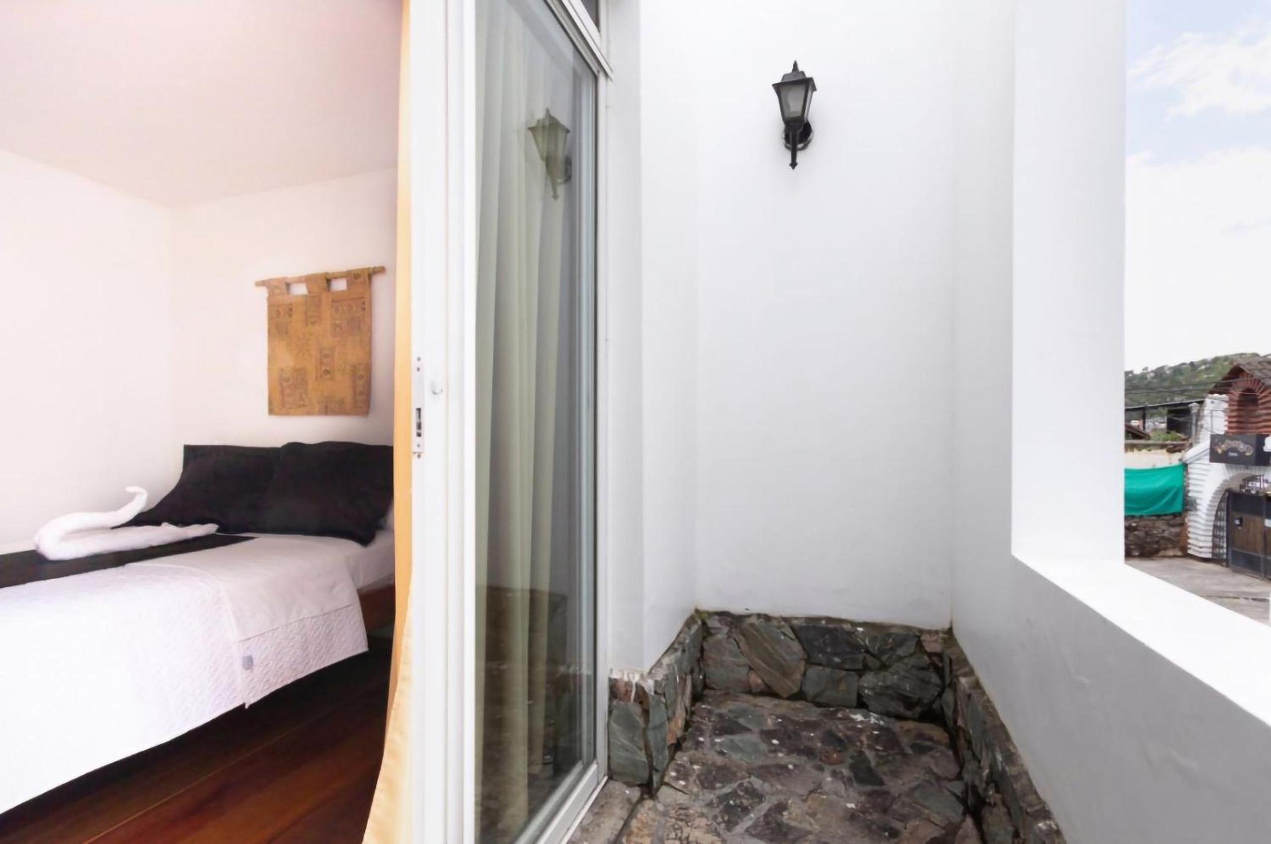 Deluxe Double Room with Balcony photo 3