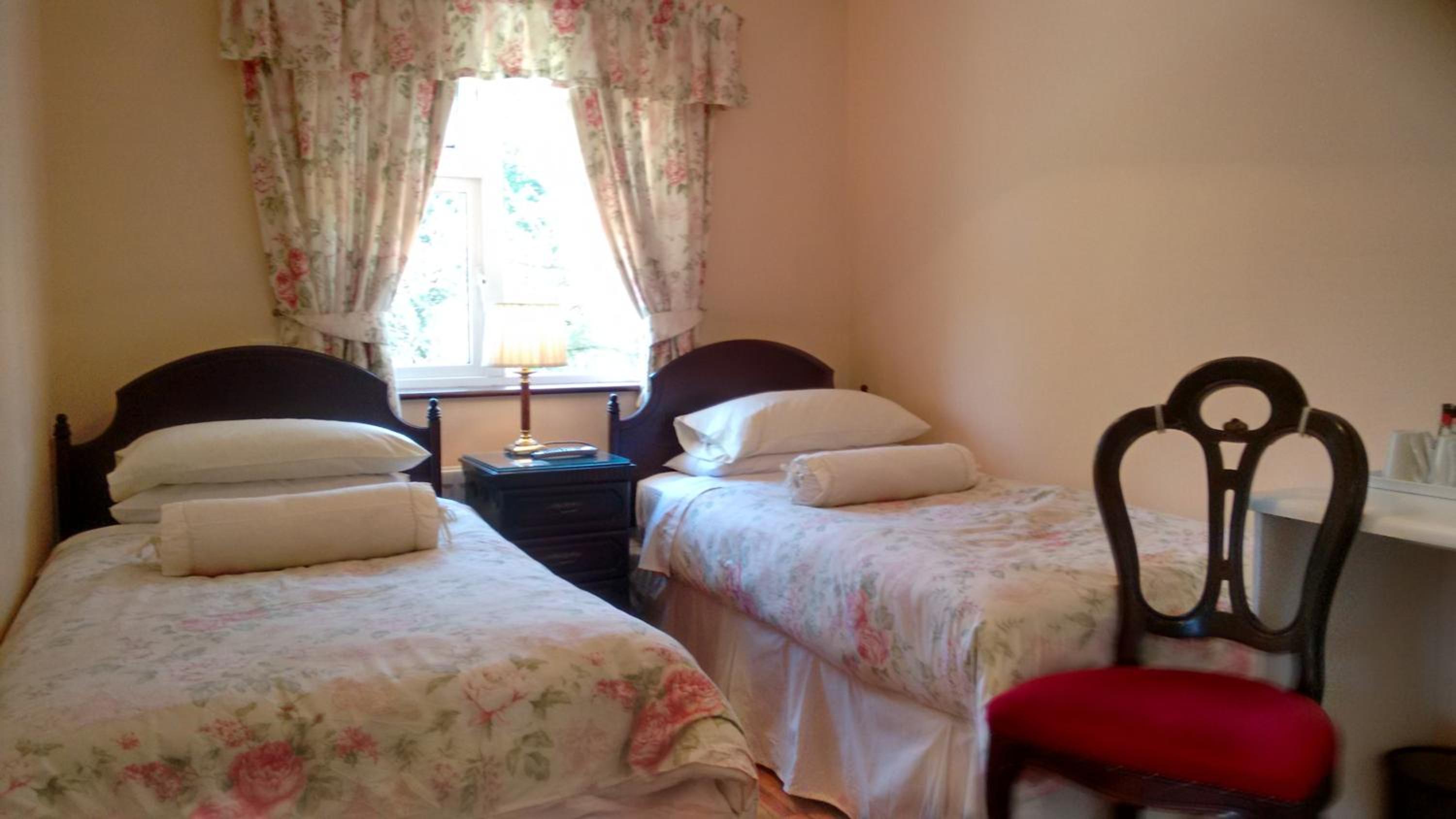 Twin Room with Private Bathroom - Photo 19